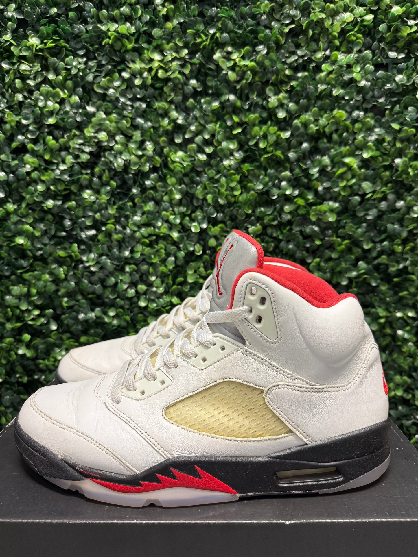 Jordan 5 Retro “Fire Red” Size 10.5 Preowned