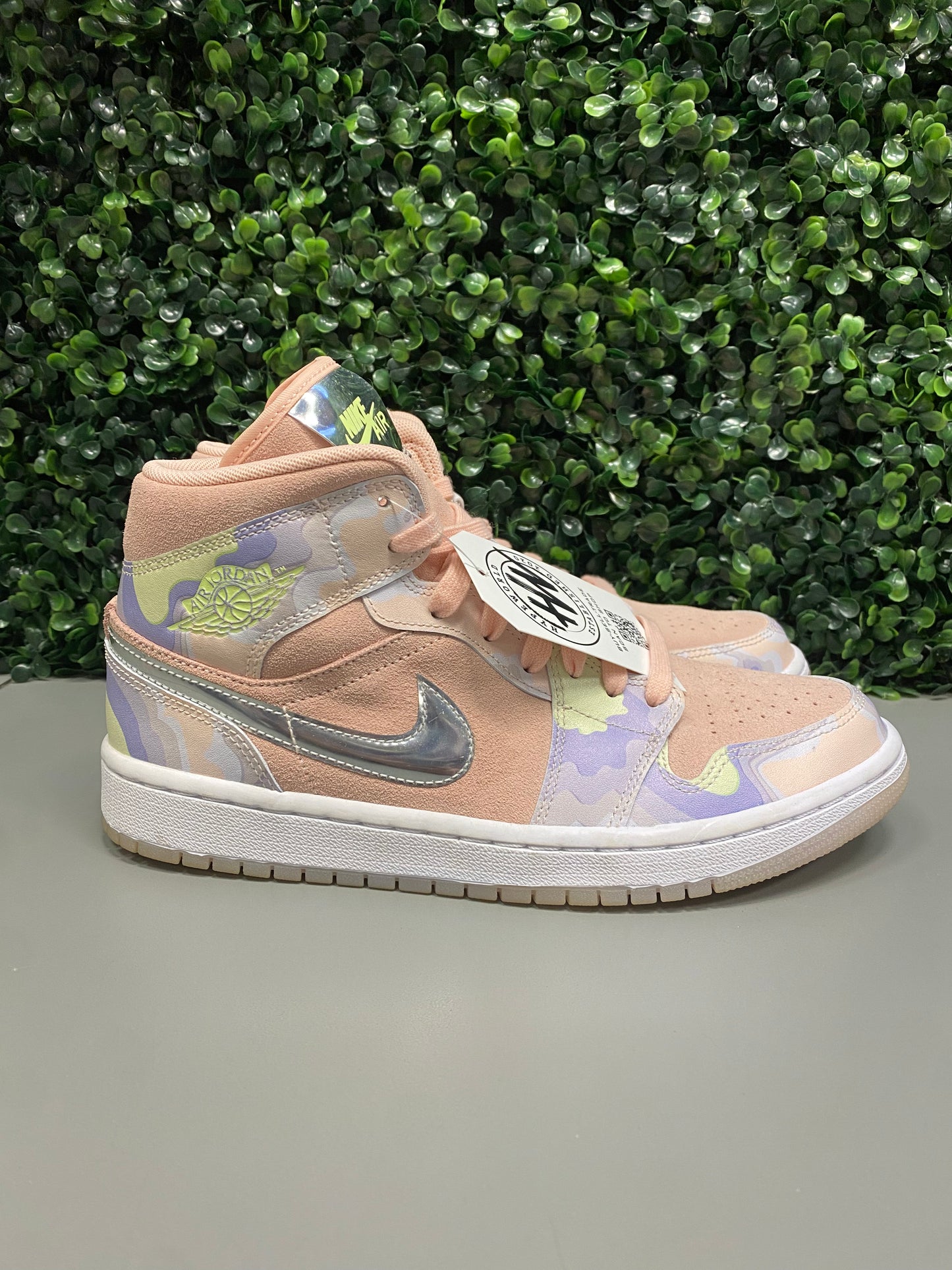 Jordan 1 Mid "HER" Size 9W / 7.5Y Preowned