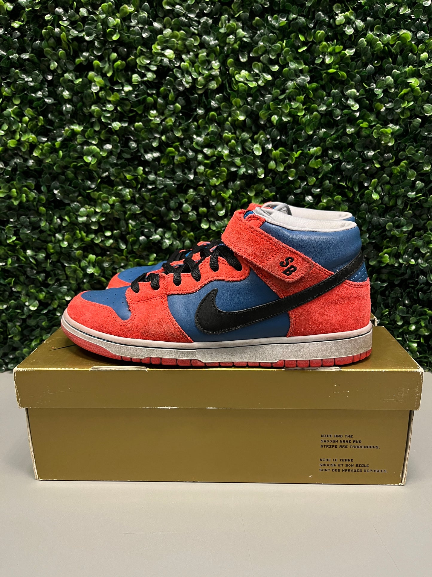 Nike SB Dunk Mid "Spiderman" Size 11 Preowned