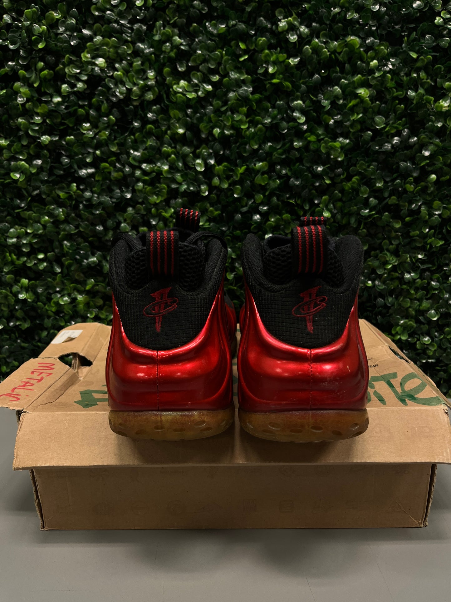 Nike Air Foamposite One "Red Metallic" Size 11.5 Preowned