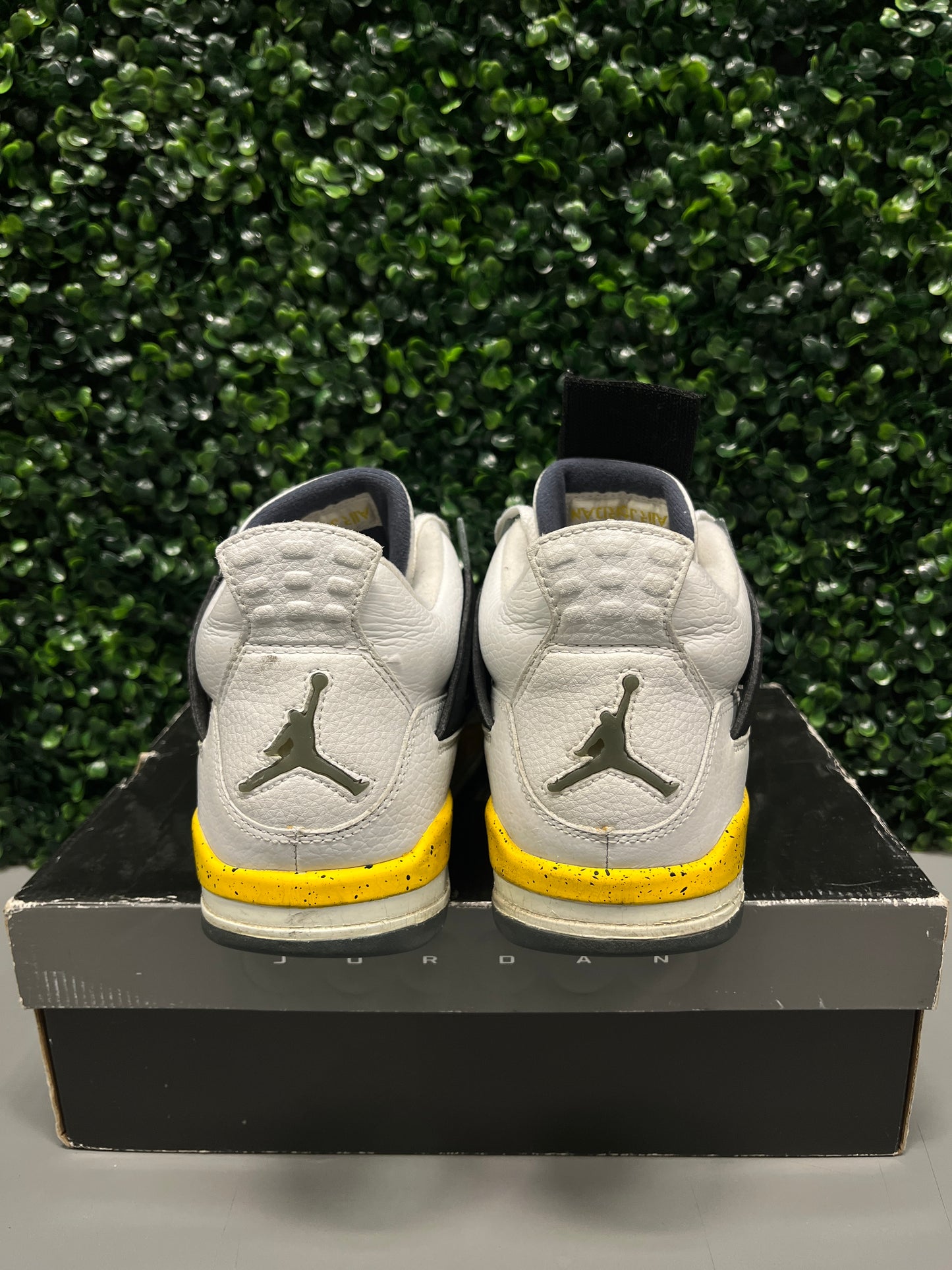 Jordan 4 "Tour Yellow / Rare Air" Size 10.5 Preowned