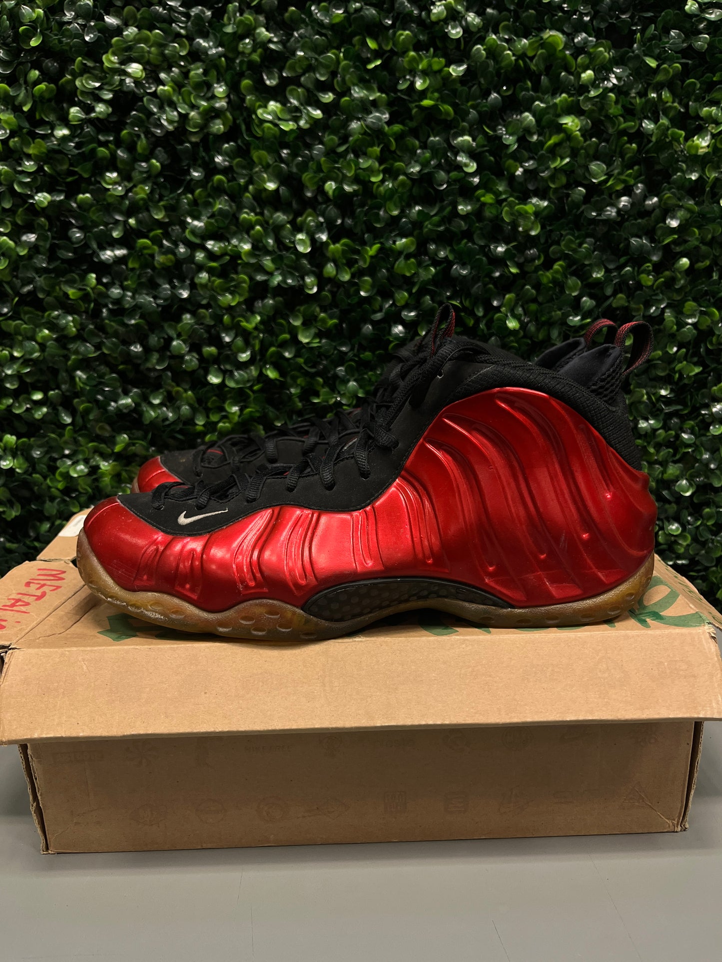 Nike Air Foamposite One "Red Metallic" Size 11.5 Preowned
