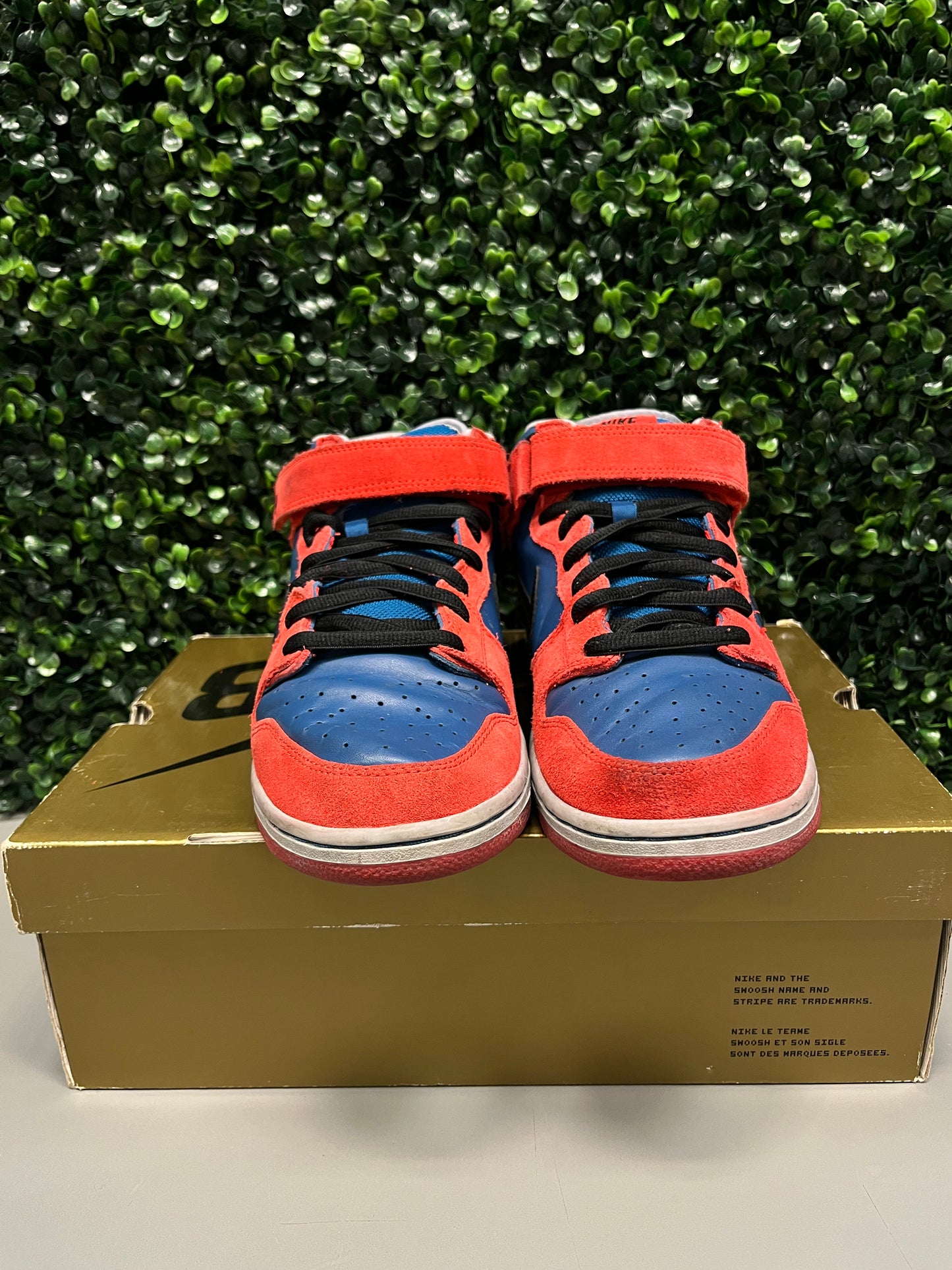 Nike SB Dunk Mid "Spiderman" Size 11 Preowned