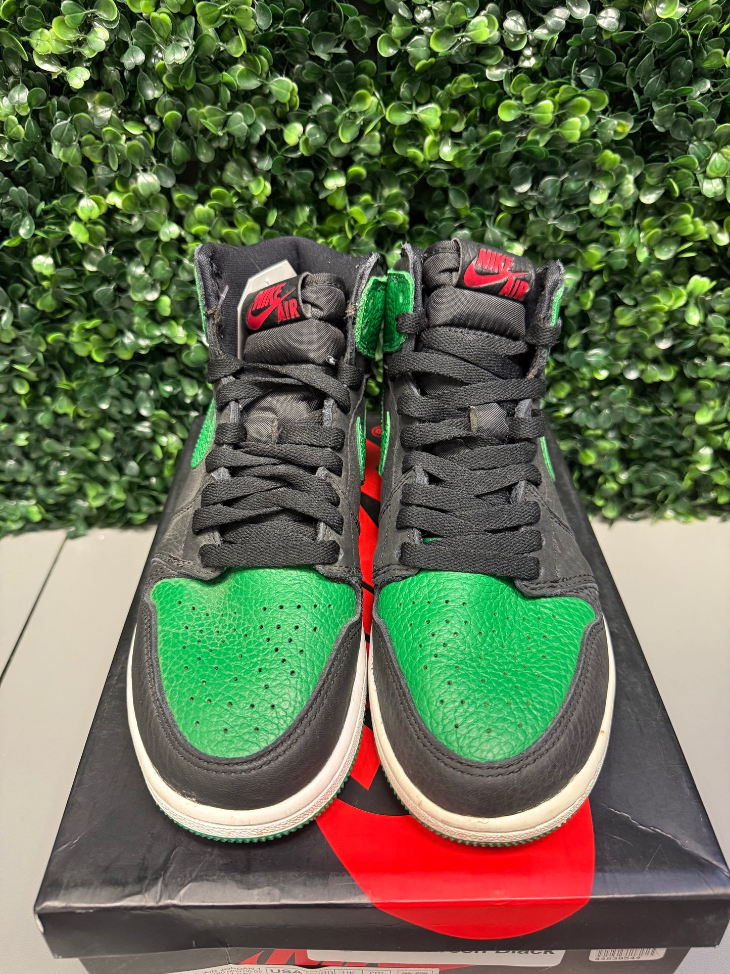 Jordan 1 High "Pine Green" Size 5Y / 6.5W Preowned