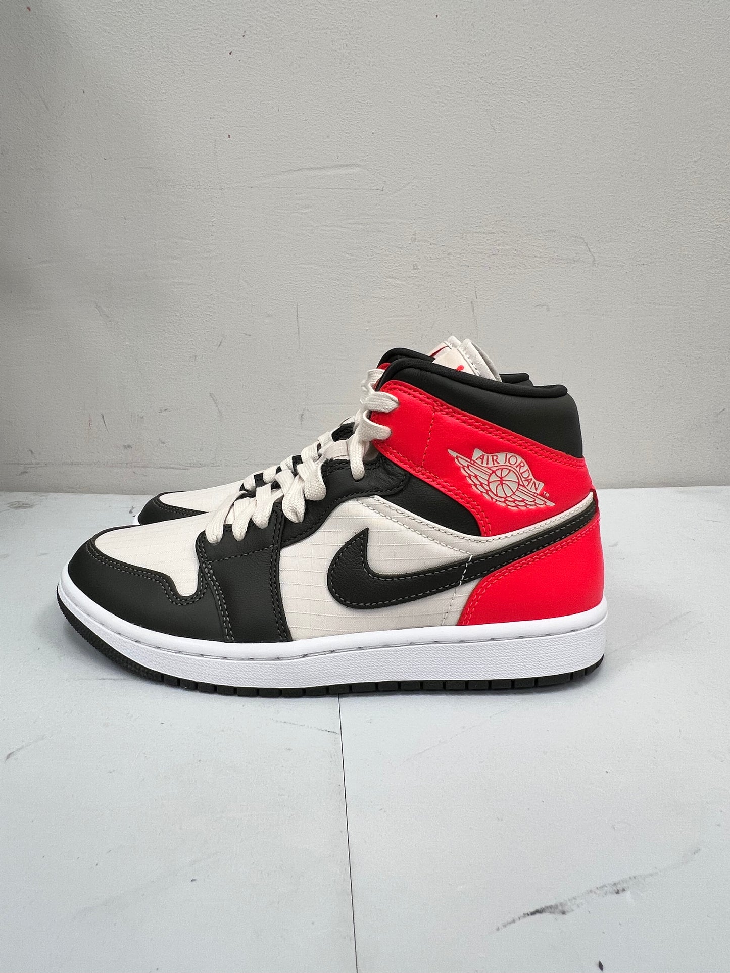 Jordan 1 Mid “Orewood Brown” Size 7.5W/6M Preowned