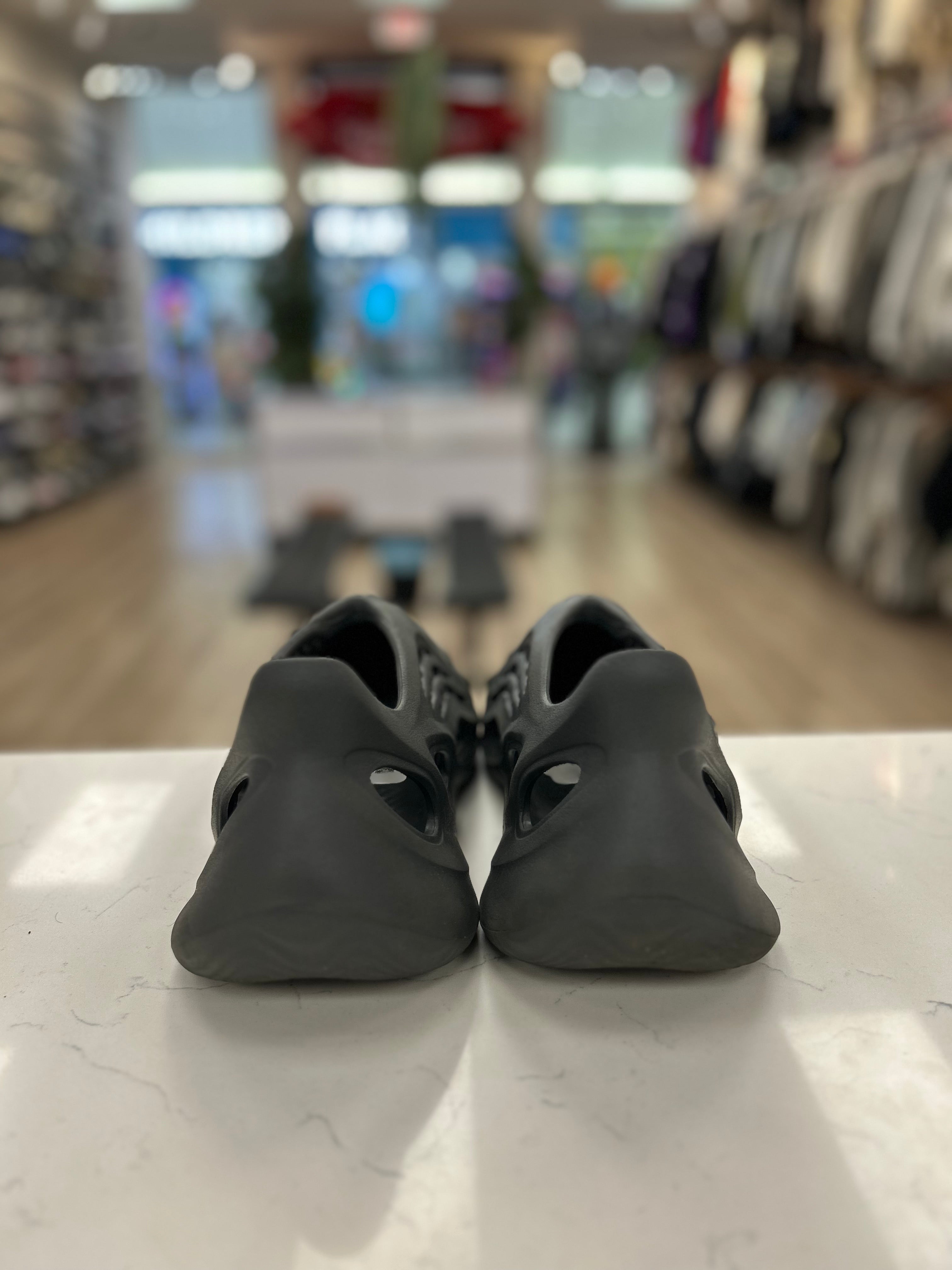 Adidas Yeezy Foam RNR “Carbon” Preowned Size 12M