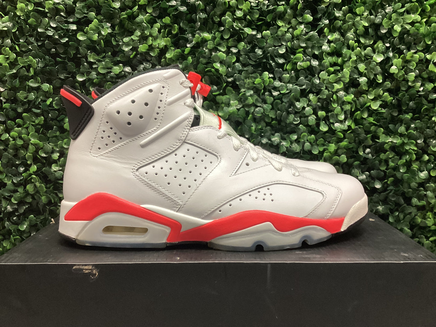 Jordan 6 “Infrared White” Size 9.5 Preowned