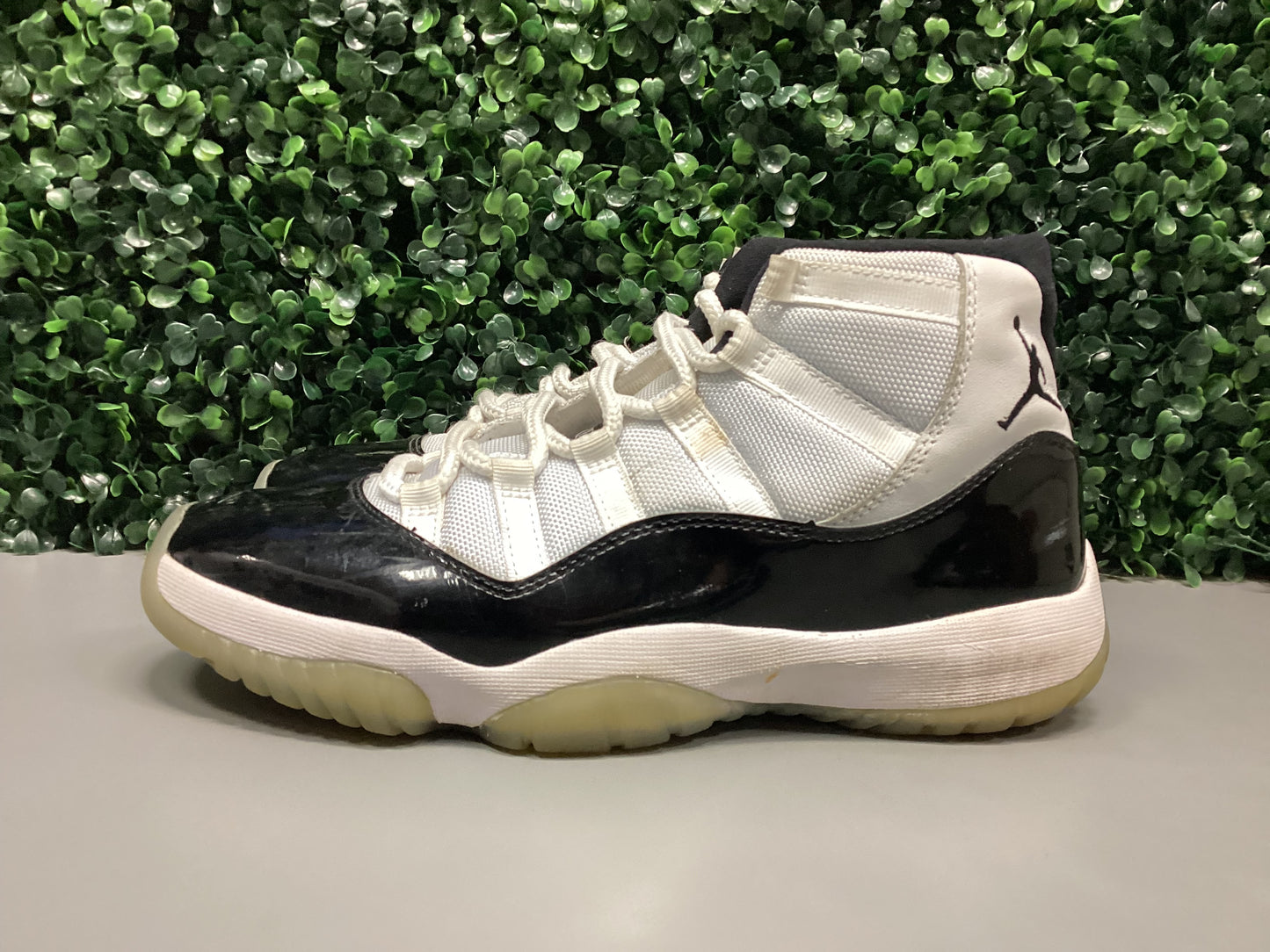 Jordan 11 “Concord” Size 8.5 Preowned