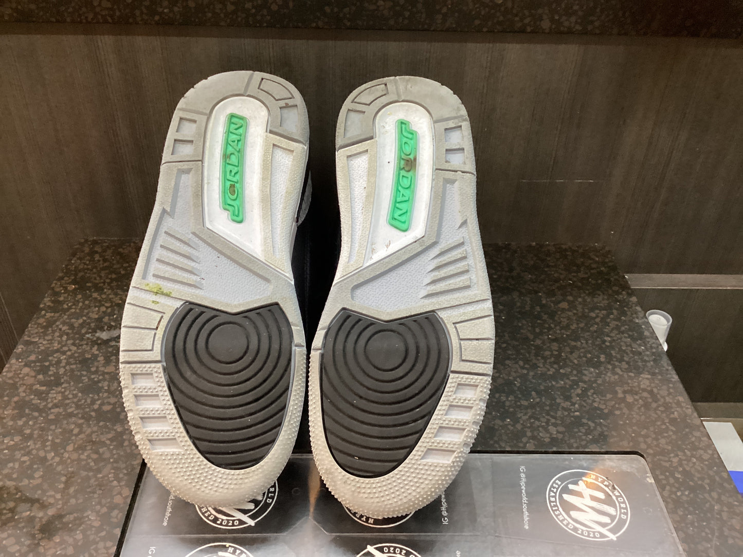 JORDAN 3 “GREEN GLOW” SIZE 6Y Pre Owned
