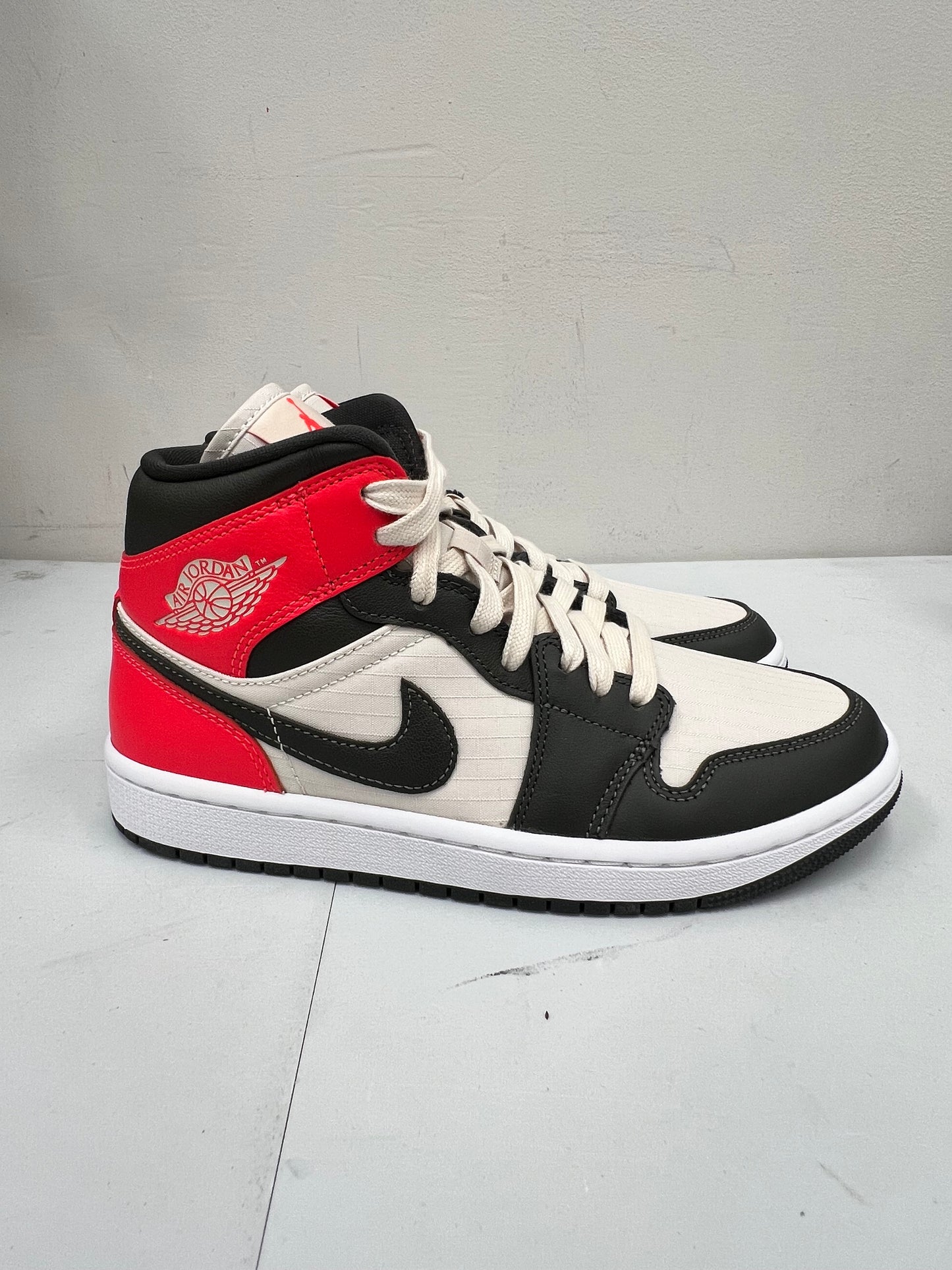 Jordan 1 Mid “Orewood Brown” Size 7.5W/6M Preowned