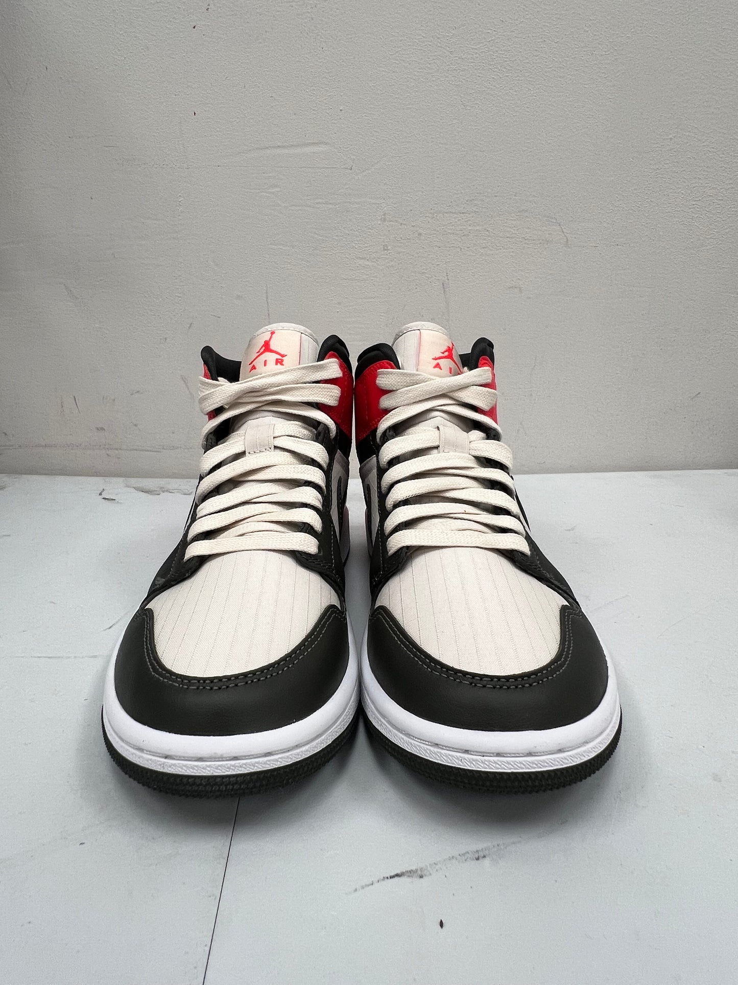 Jordan 1 Mid “Orewood Brown” Size 7.5W/6M Preowned