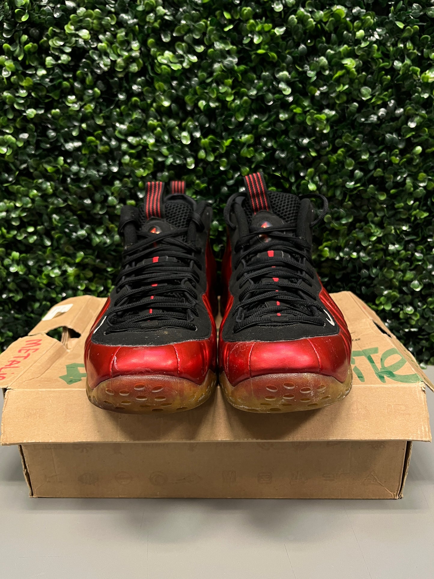 Nike Air Foamposite One "Red Metallic" Size 11.5 Preowned