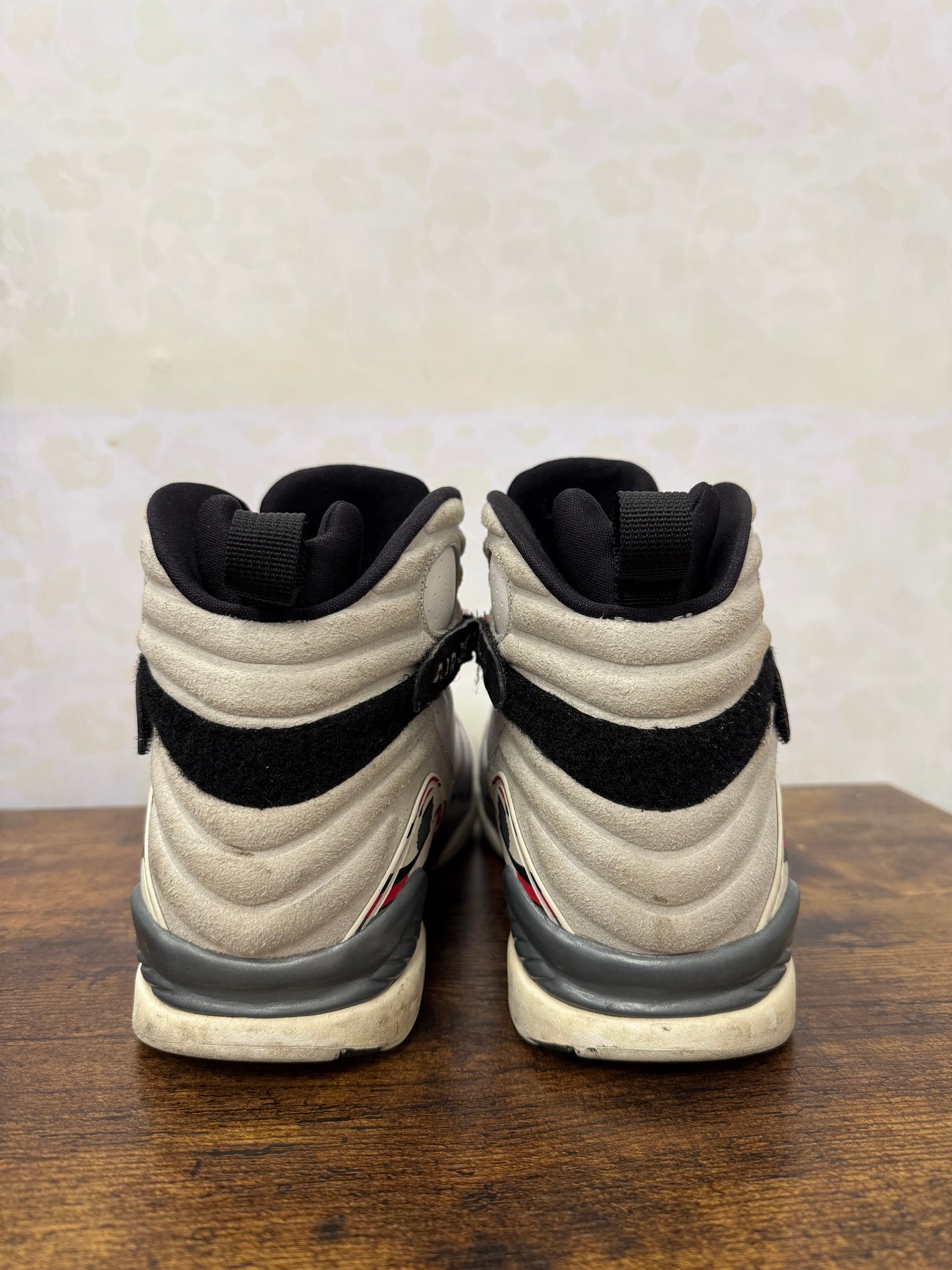 Jordan 8 “Bugs Bunny” Size 11 Preowned