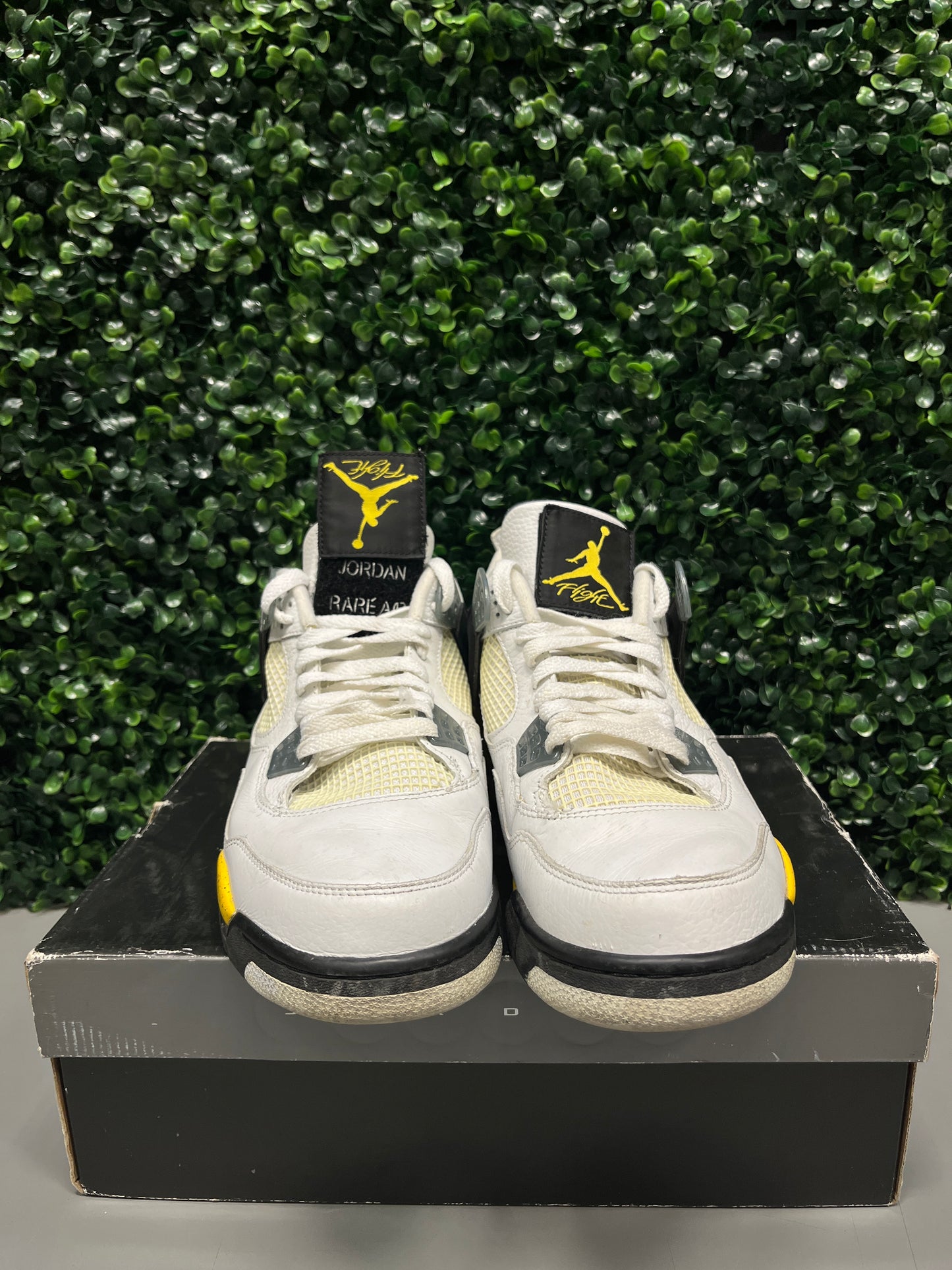 Jordan 4 "Tour Yellow / Rare Air" Size 10.5 Preowned