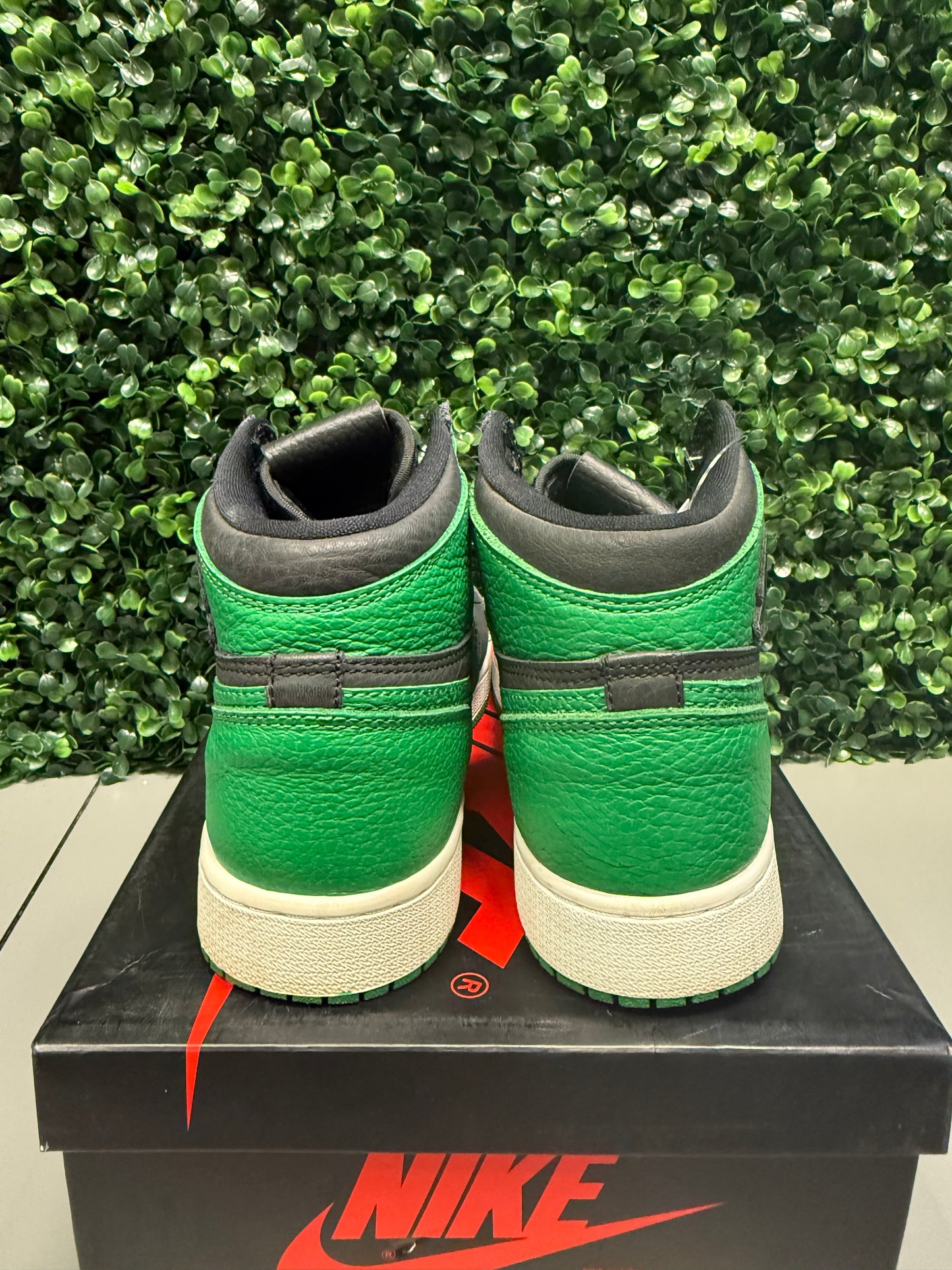 Jordan 1 High "Pine Green" Size 5Y / 6.5W Preowned