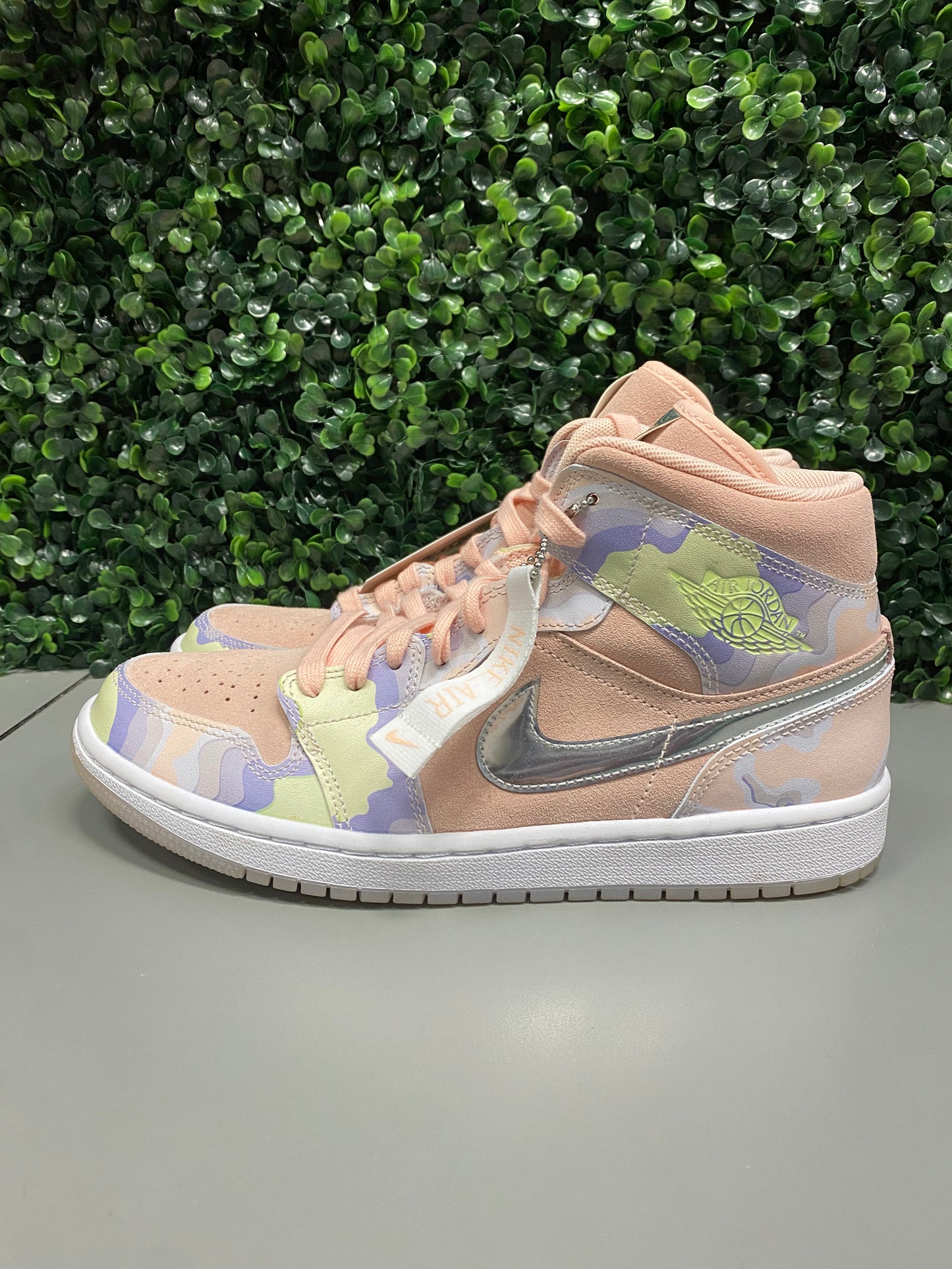 Jordan 1 Mid "HER" Size 9W / 7.5Y Preowned