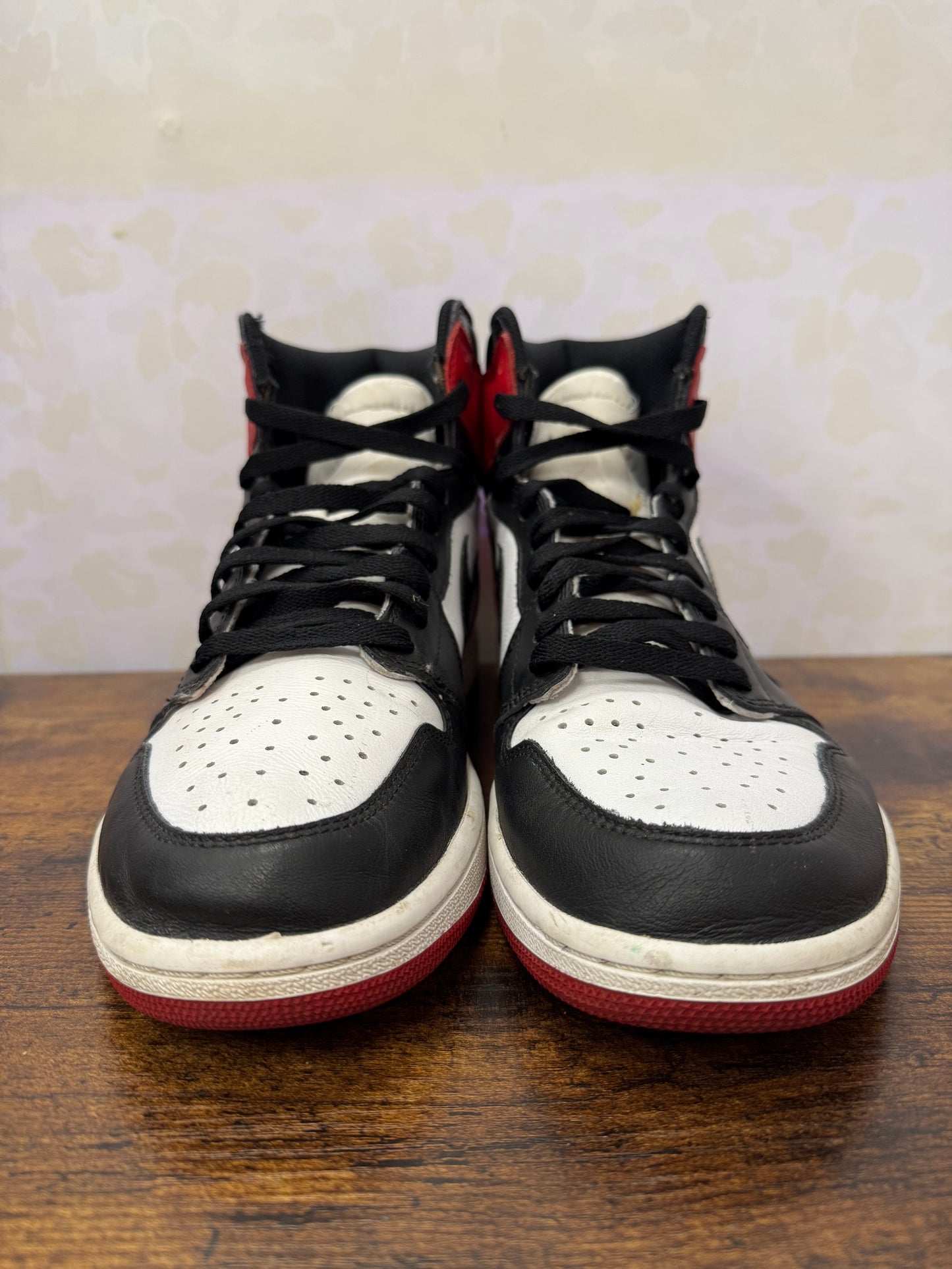 Jordan 1 “Black Toe” Size 11 Preowned