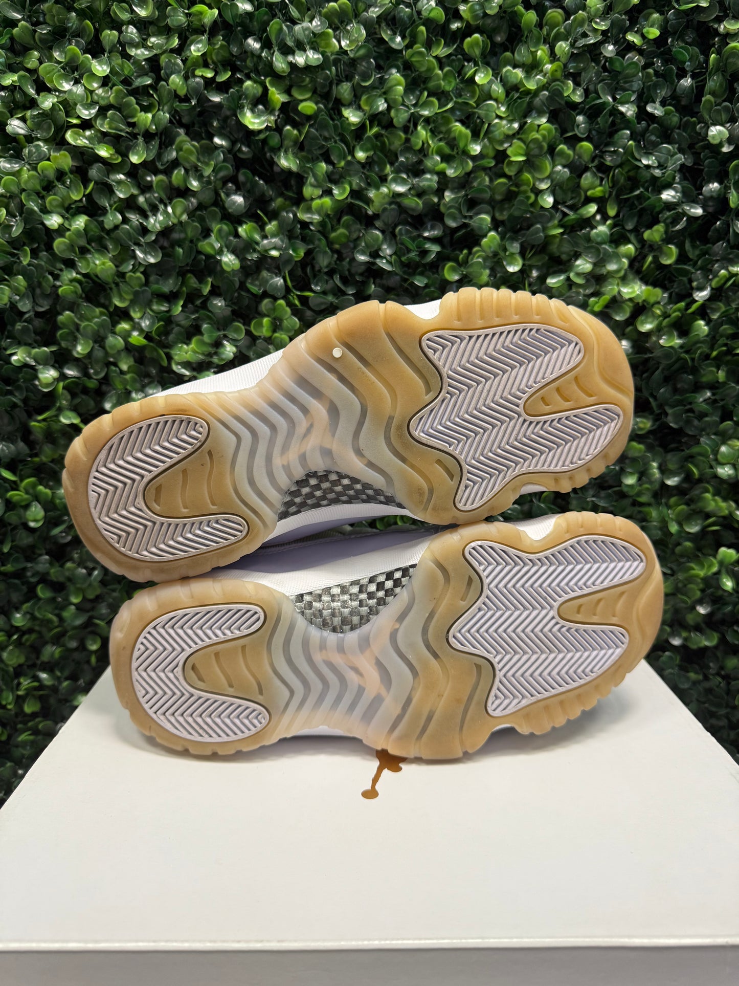 Jordan 11 Low "Pure Violet" Size 6.5Y / 8W Preowned