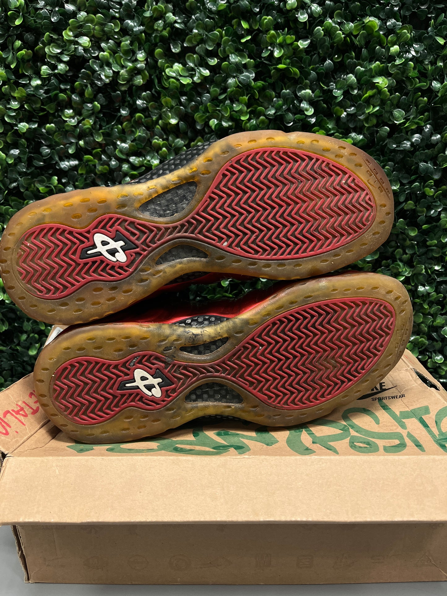 Nike Air Foamposite One "Red Metallic" Size 11.5 Preowned