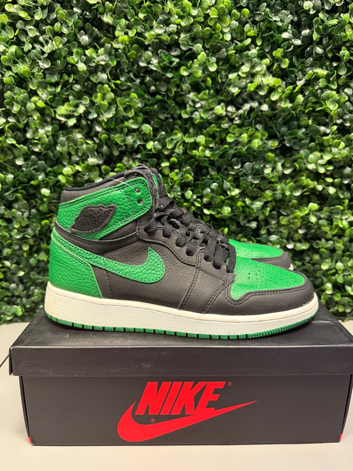 Jordan 1 High "Pine Green" Size 5Y / 6.5W Preowned