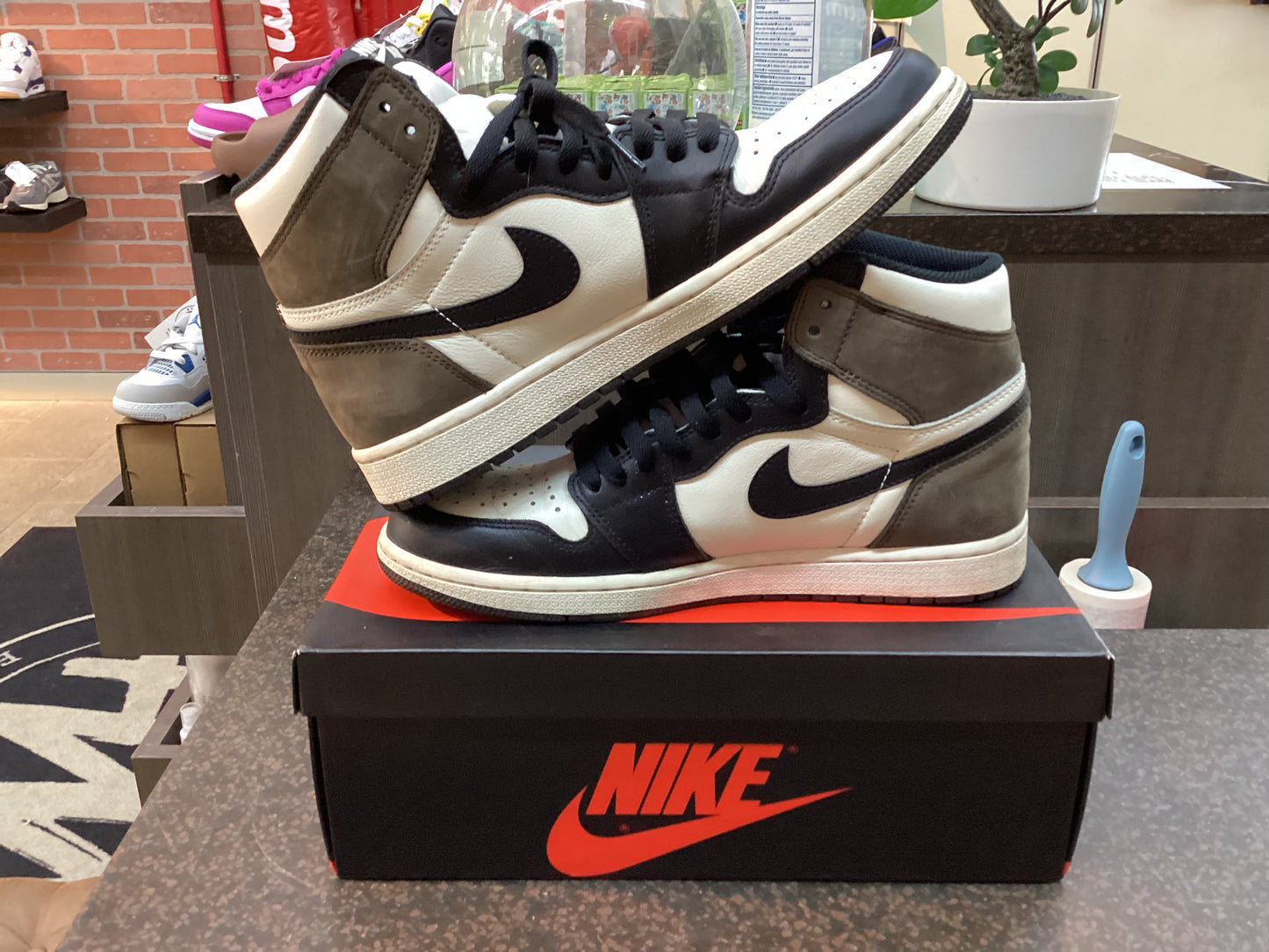 Jordan 1 High “Mocha” Size 9.5 Preowned