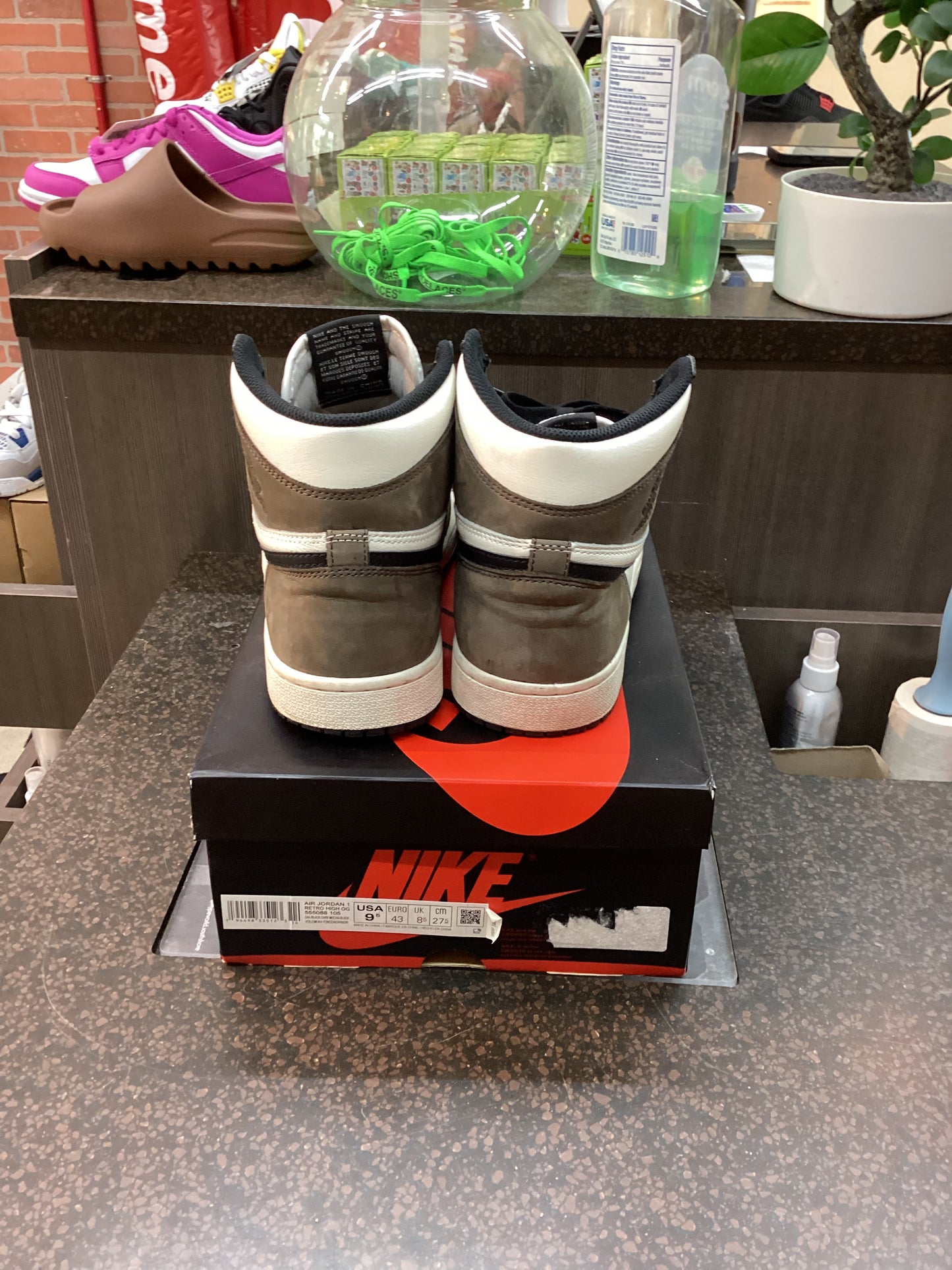 Jordan 1 High “Mocha” Size 9.5 Preowned