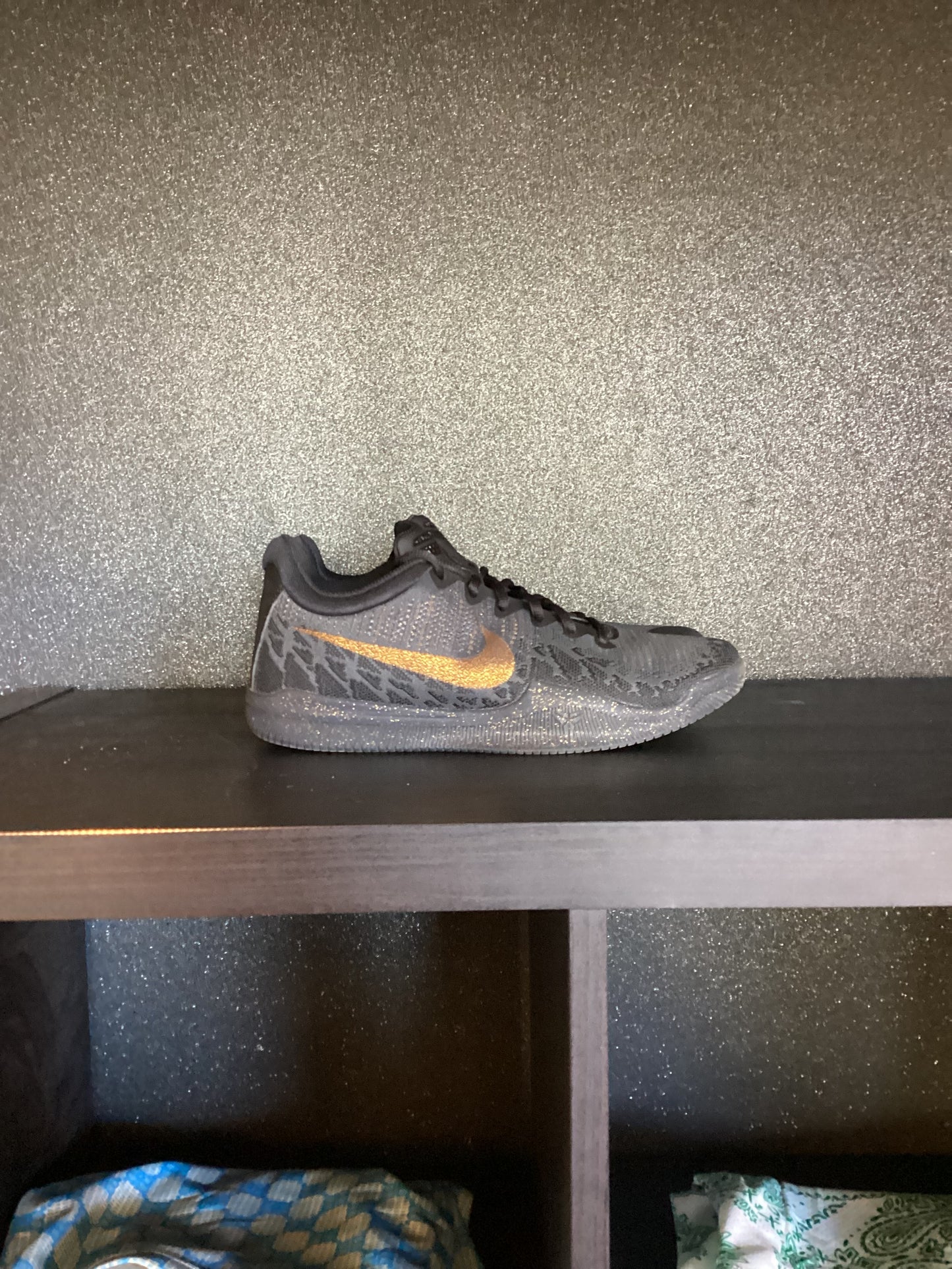 Nike Mamba Rage Gold Stars Size 8.5 Preowned