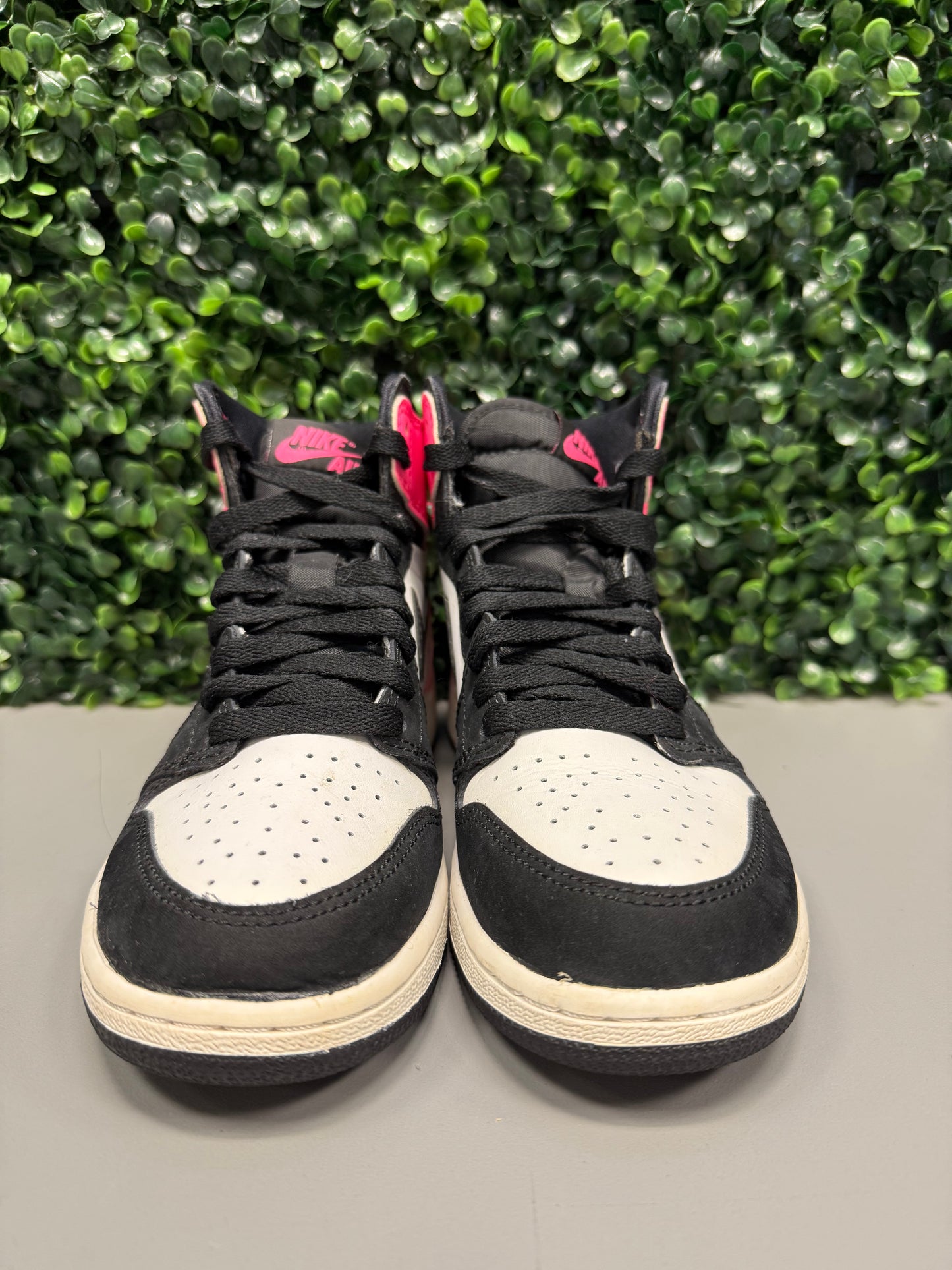 Jordan 1 High "Valentines Day" Size 4Y Preowned