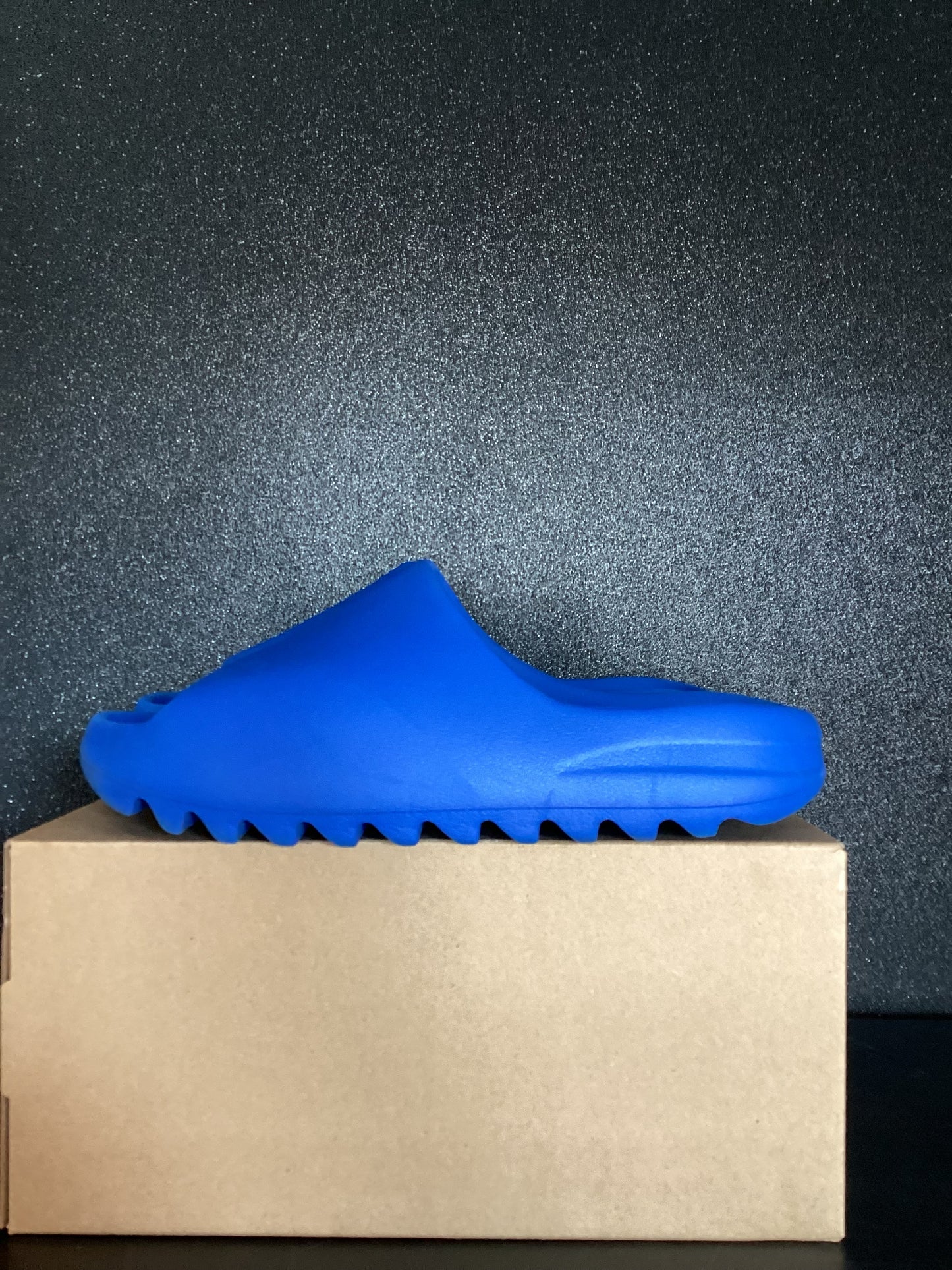 Yeezy Slide "Azure" Size 10 Preowned
