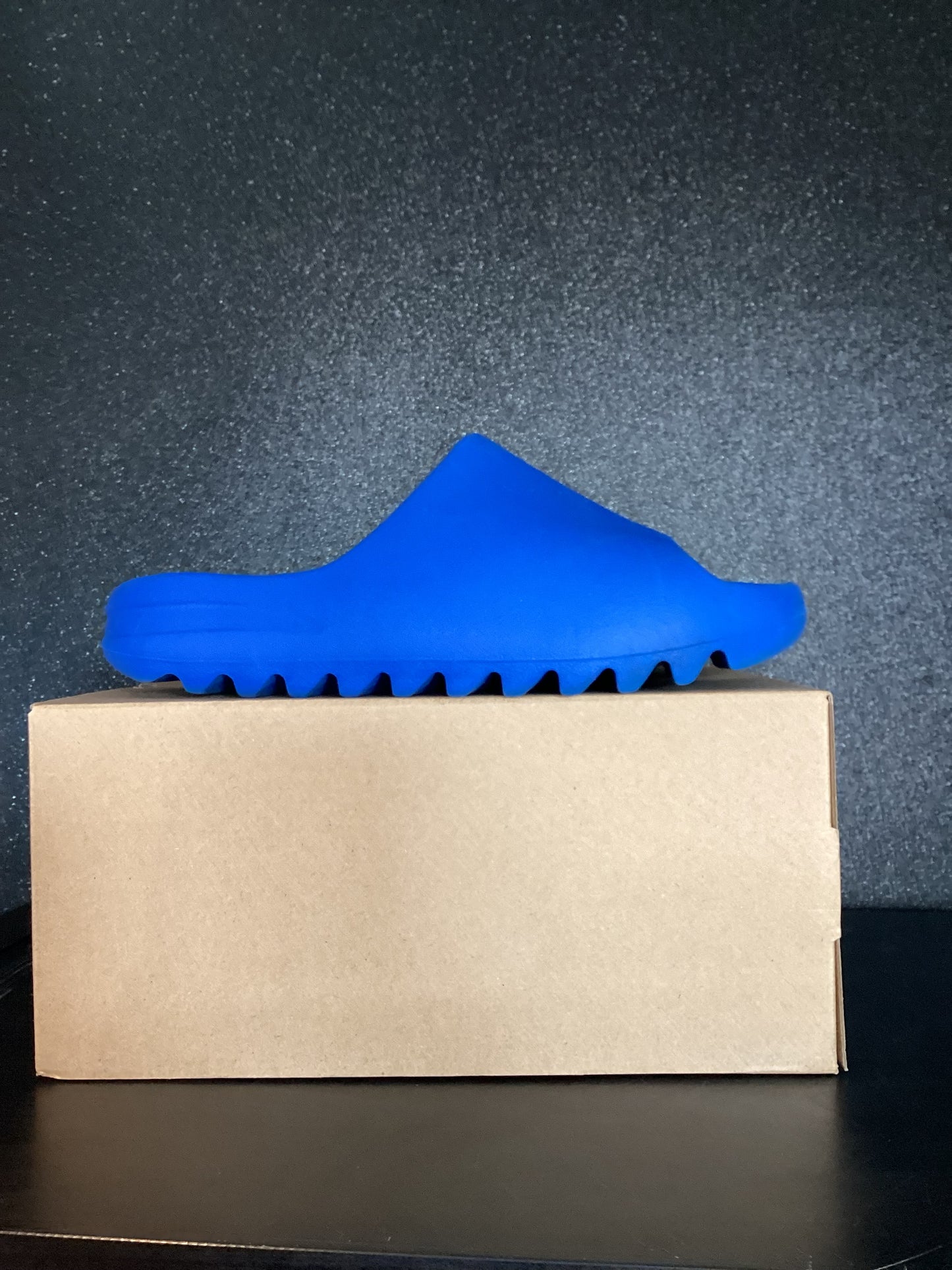 Yeezy Slide "Azure" Size 10 Preowned