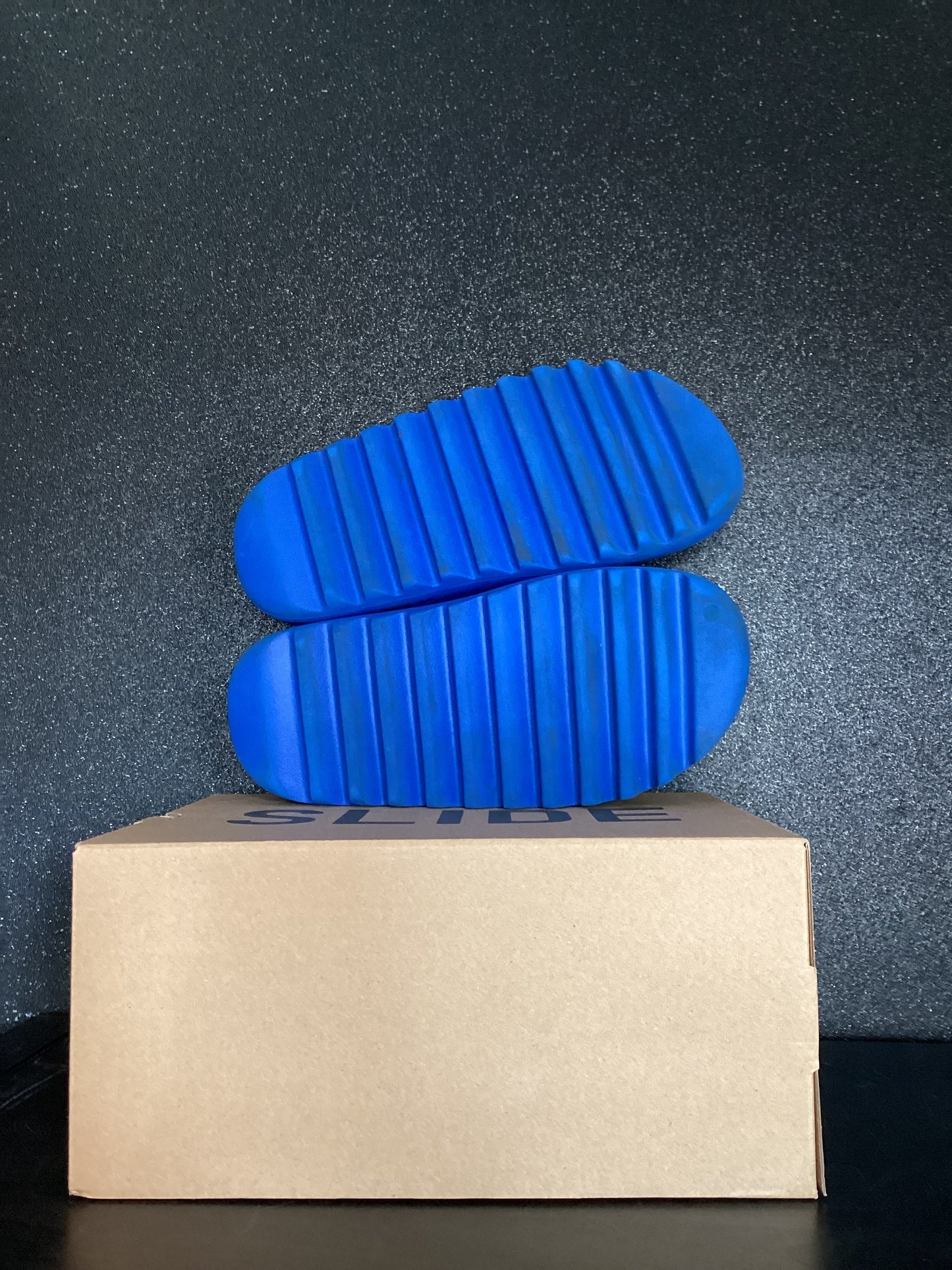 Yeezy Slide "Azure" Size 10 Preowned