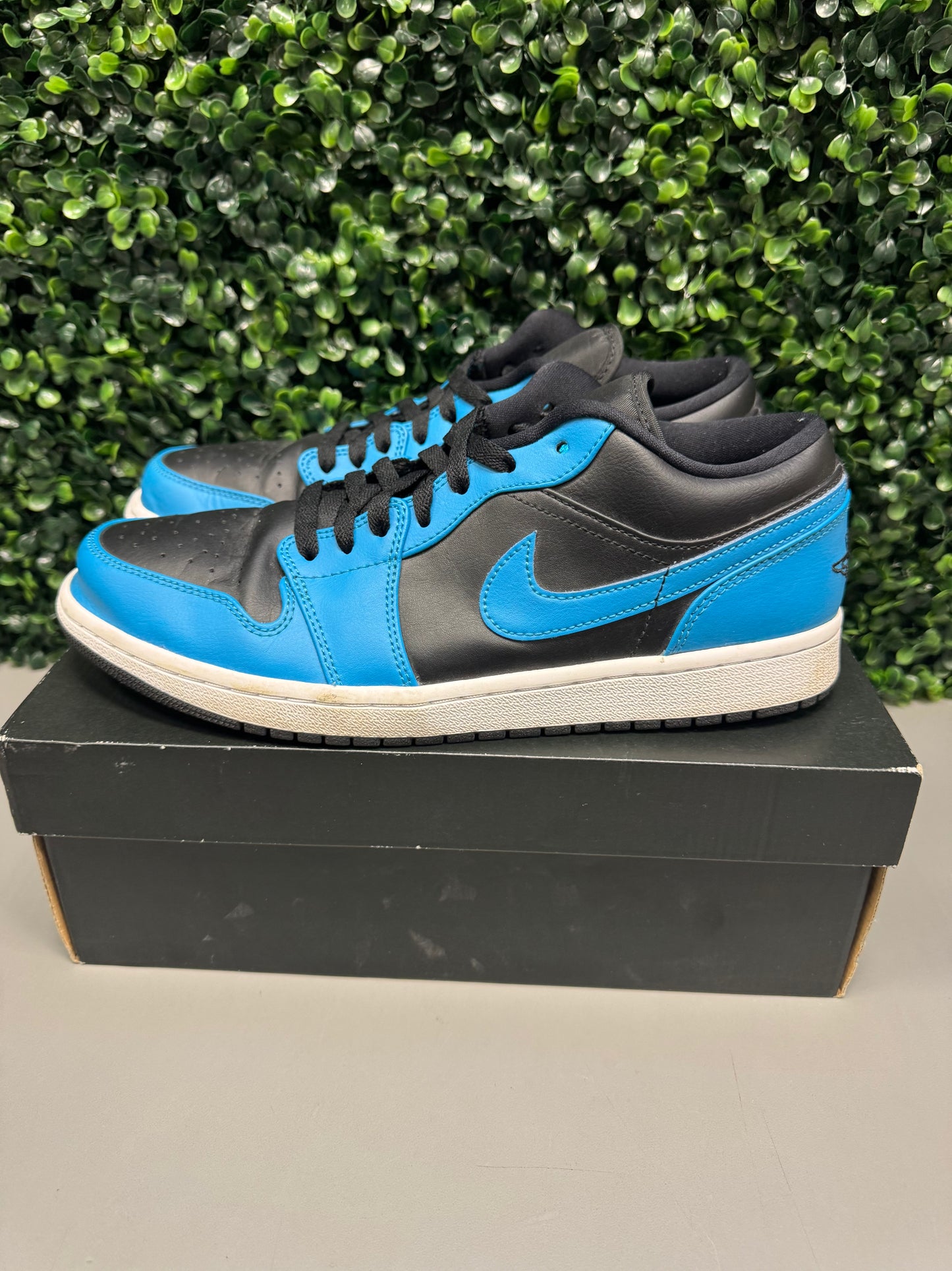 Jordan 1 Low “Laser Blue” Size 10.5 Preowned