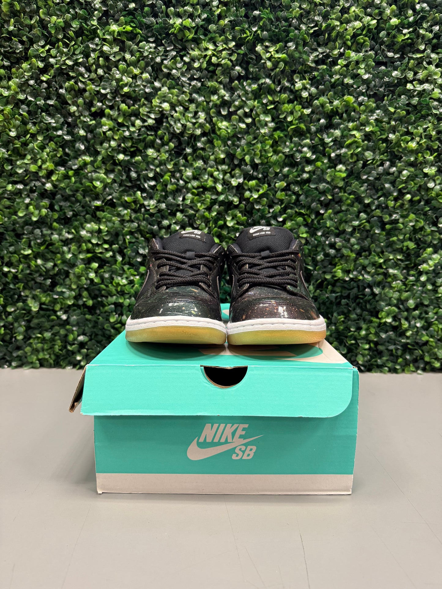 Nike SB Dunk Low "420 Intergalactic" Size 10.5 Preowned