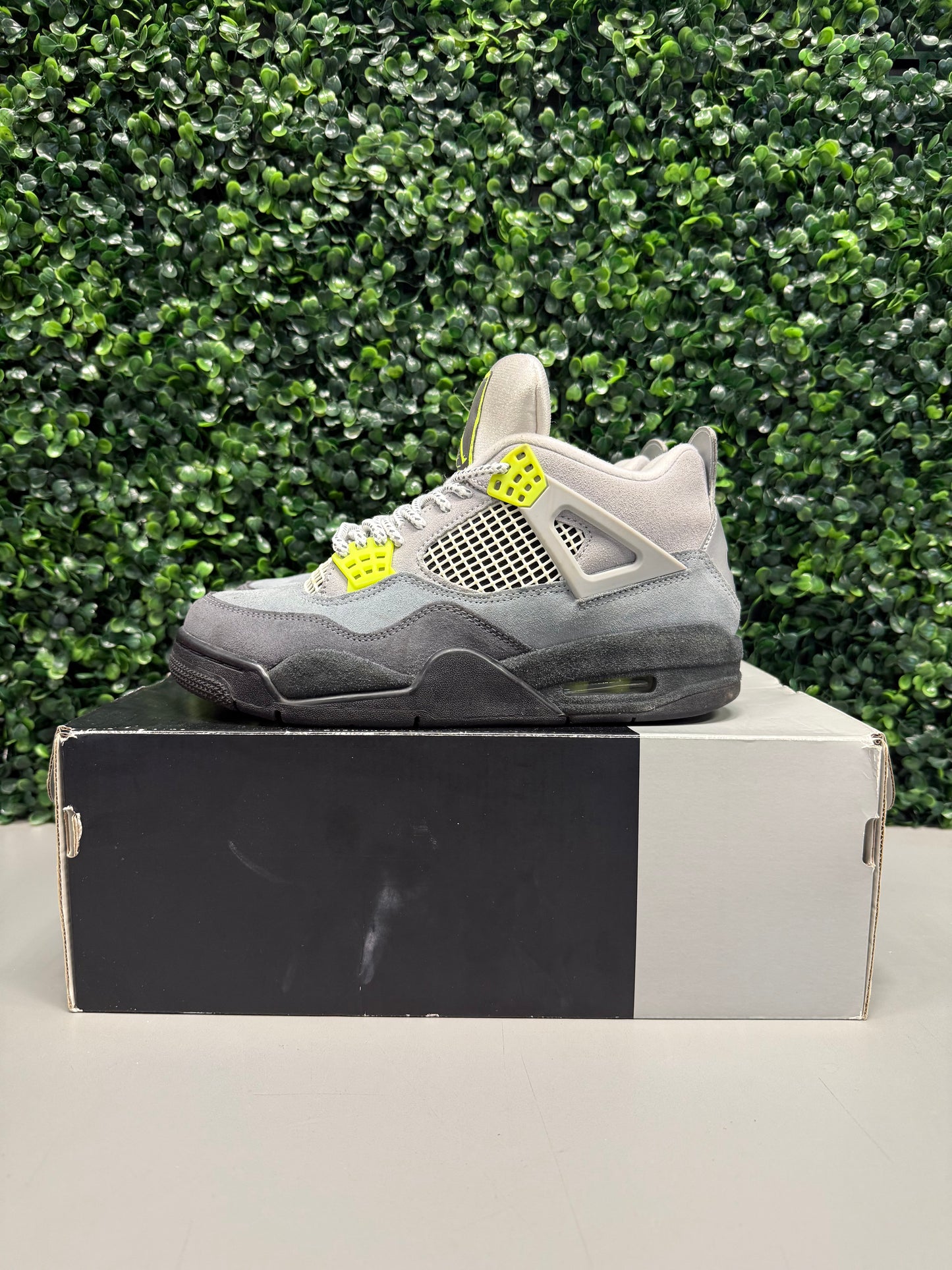 Jordan 4 Retro "95 Neon" Size 7 Preowned