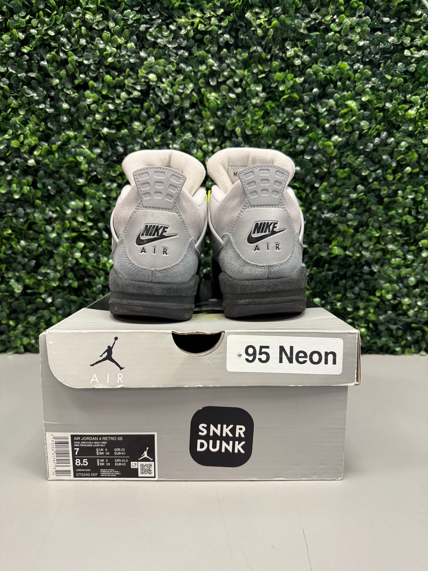 Jordan 4 Retro "95 Neon" Size 7 Preowned