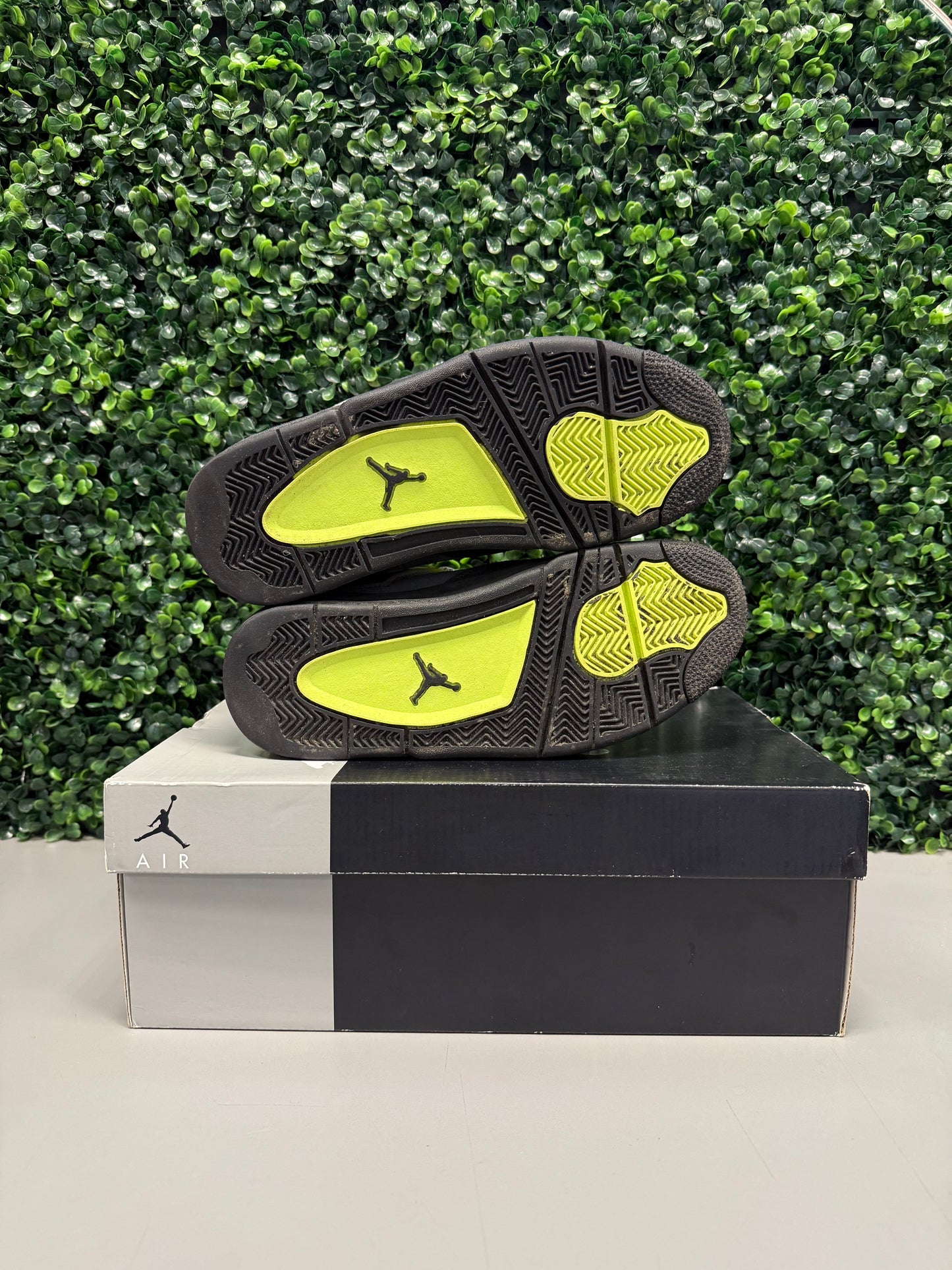 Jordan 4 Retro "95 Neon" Size 7 Preowned