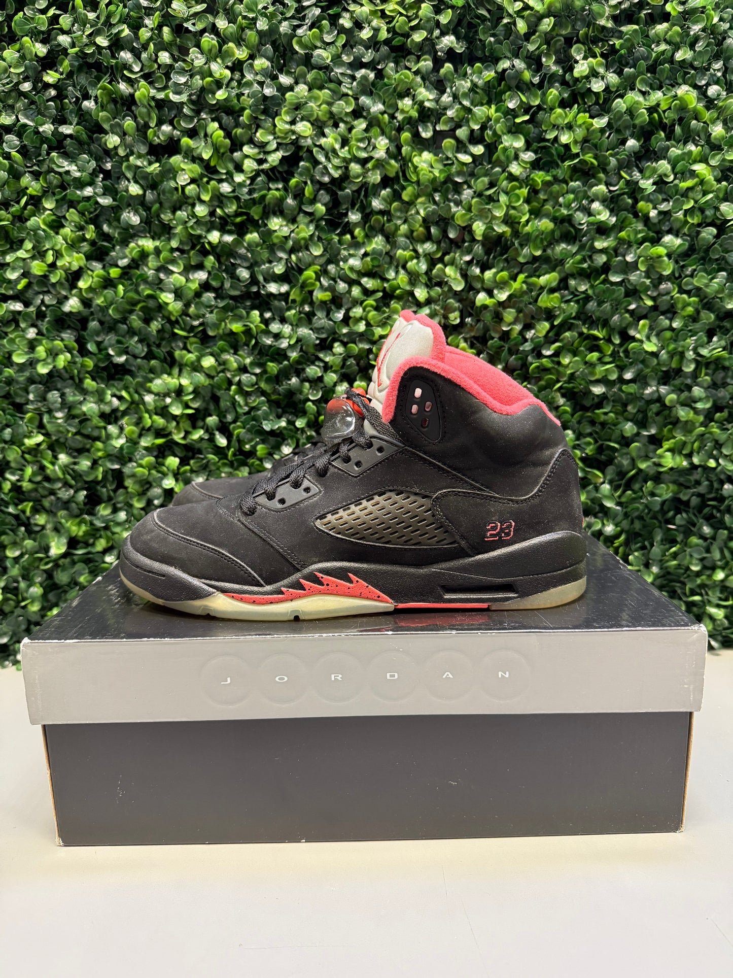Jordan 5 "Black Alarming" Size 7Y Prewoned