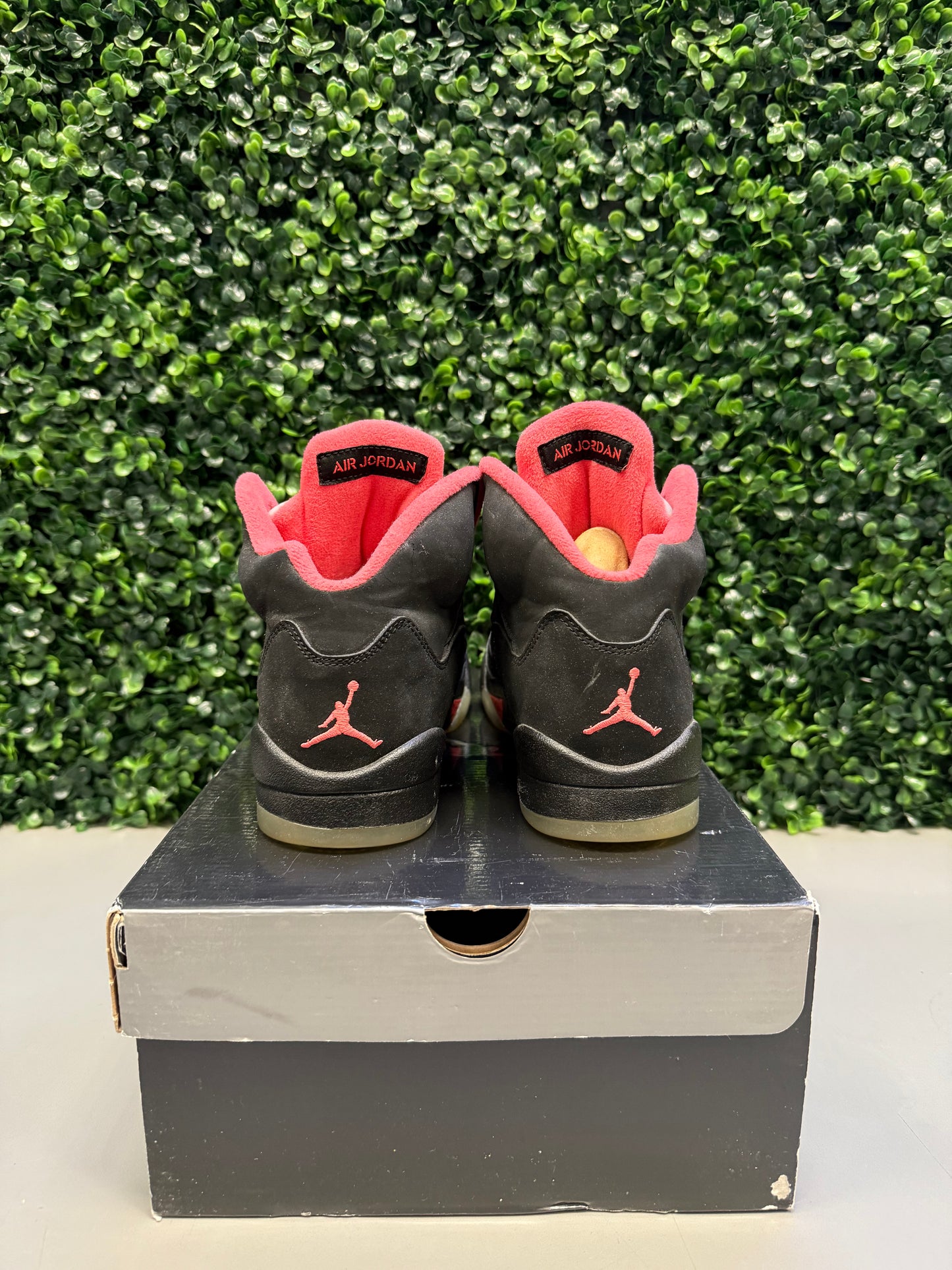 Jordan 5 "Black Alarming" Size 7Y Prewoned