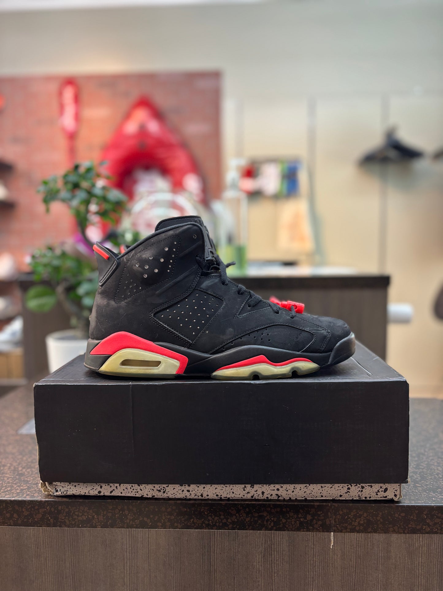 Jordan 6 "Infrared Black" (2014) Size 11 Pre Owned