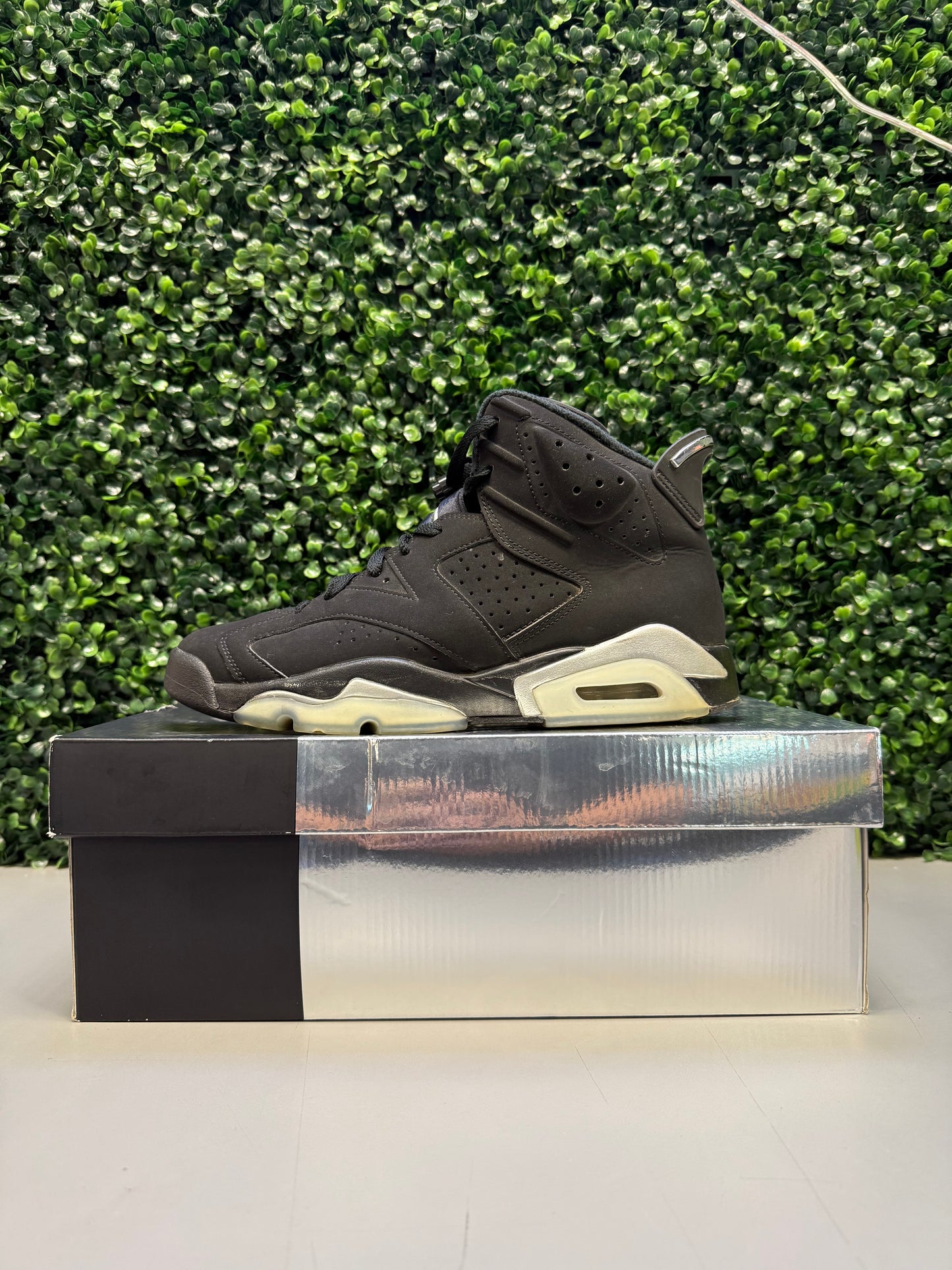 Jordan 6 Retro "Chrome" Size 8.5 Preowned