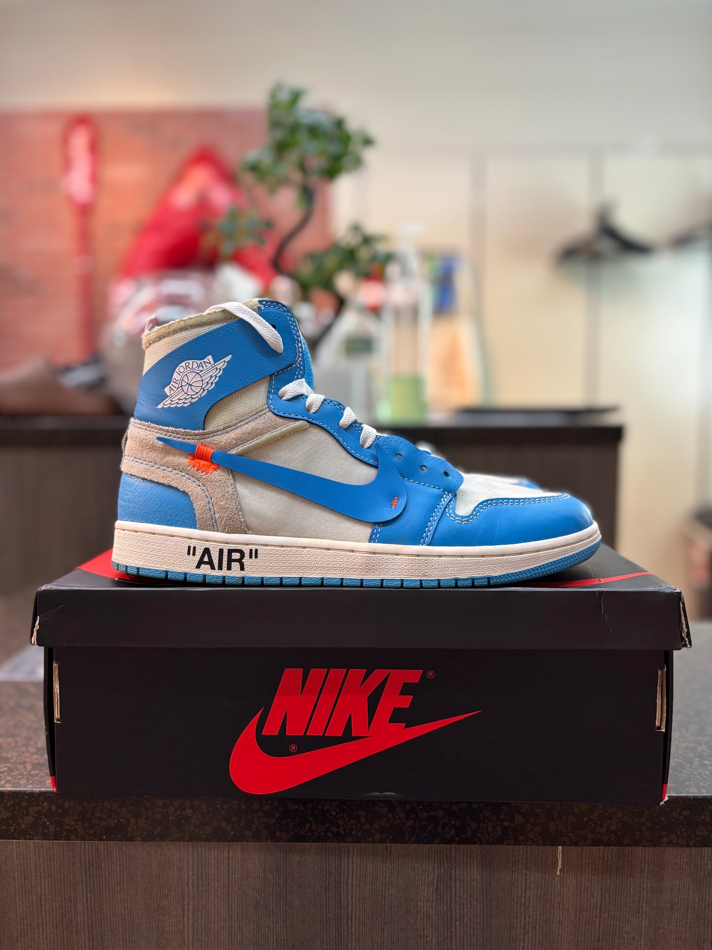 Jordan 1 High "Off White University Blue" Size 10.5 Pre Owned