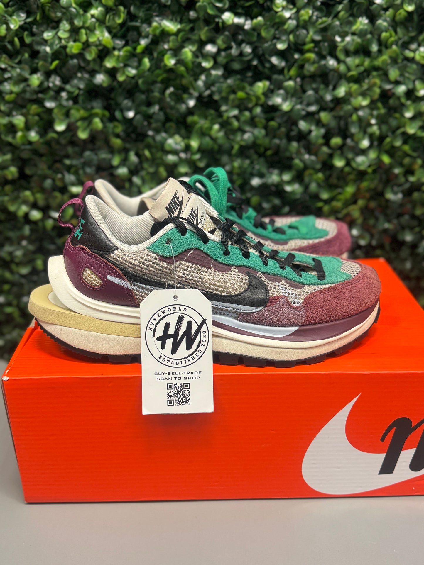 Sacai Vaporwaffle "Villain Red Neptune Green" Size 5M / 6.5W Preowned