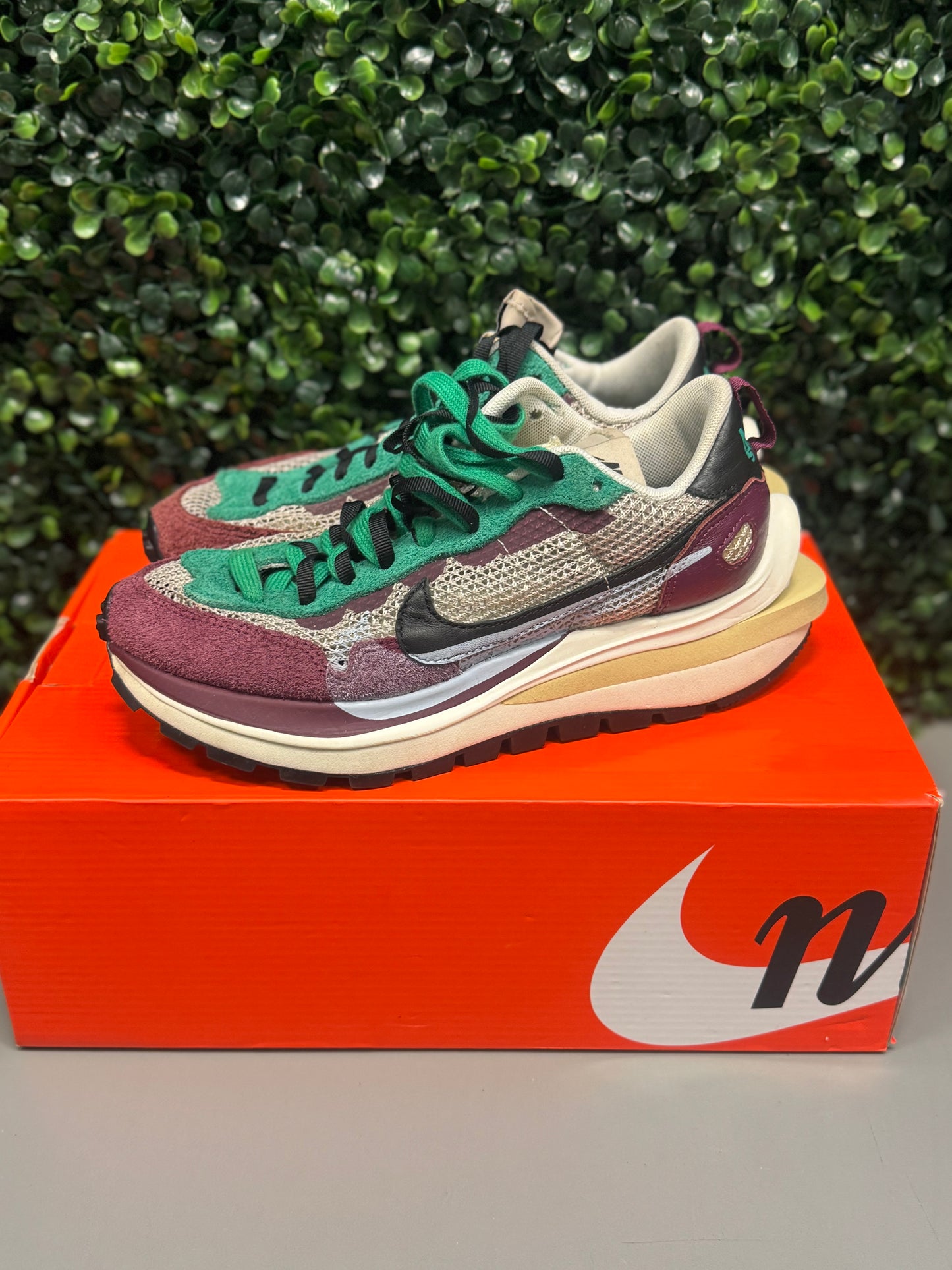 Sacai Vaporwaffle "Villain Red Neptune Green" Size 5M / 6.5W Preowned