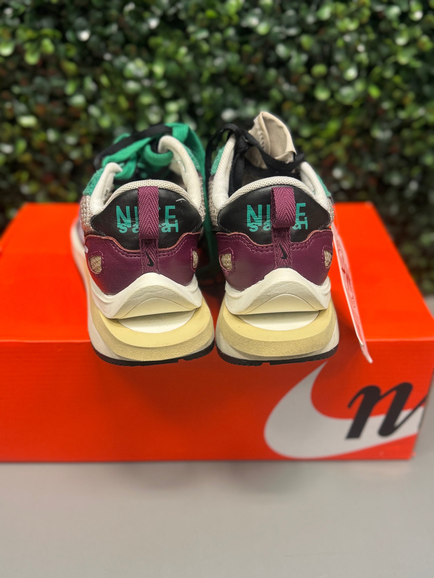 Sacai Vaporwaffle "Villain Red Neptune Green" Size 5M / 6.5W Preowned