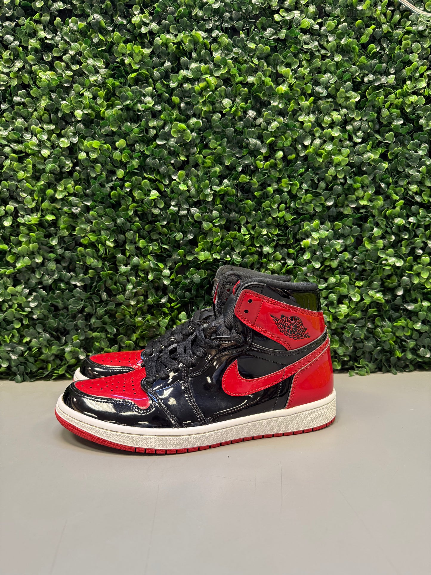 Jordan 1 High "Patent Bred" Size 8.5 Preowned