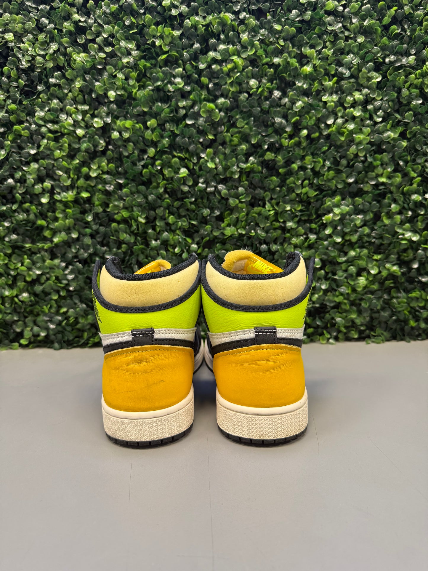 Jordan 1 High "Volt" Size 8.5 Preowned