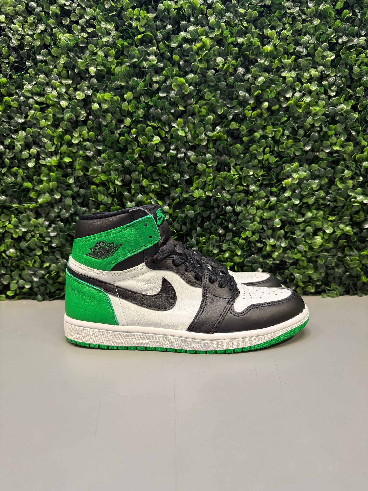 Jordan 1 High "Lucky Green" Size 8.5 Preowned