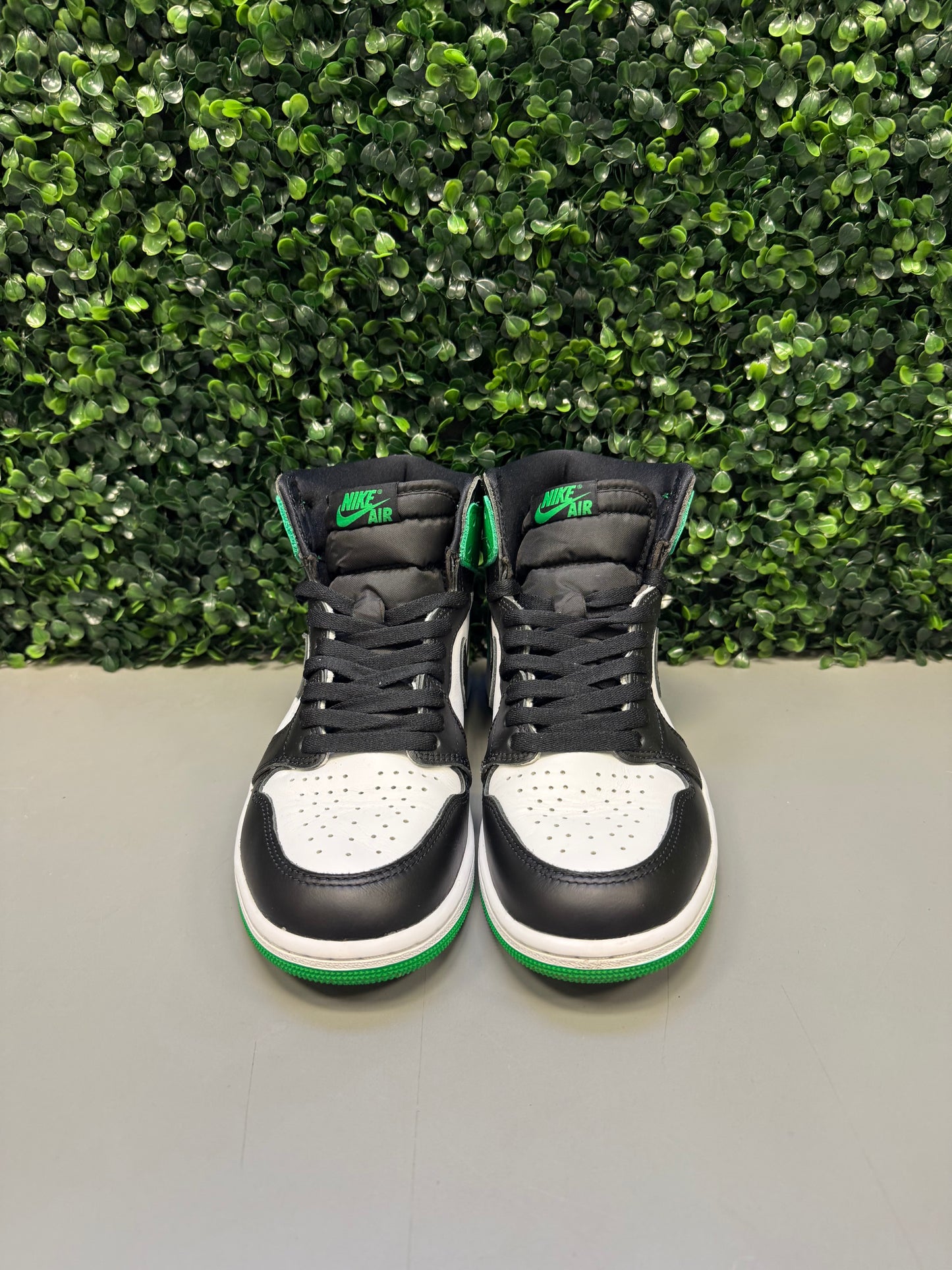 Jordan 1 High "Lucky Green" Size 8.5 Preowned