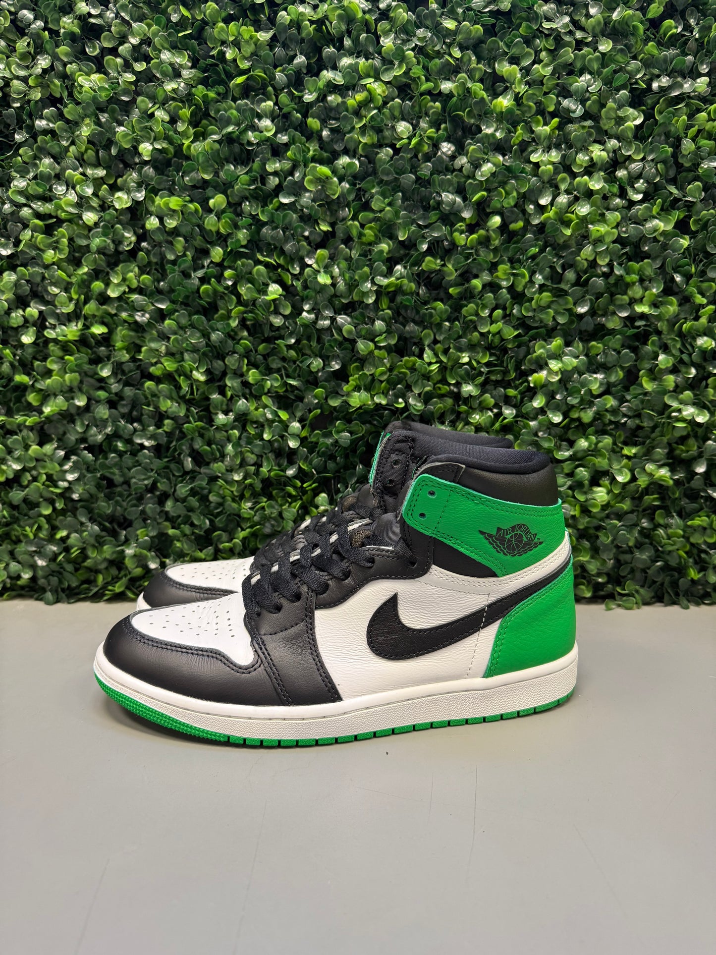 Jordan 1 High "Lucky Green" Size 8.5 Preowned