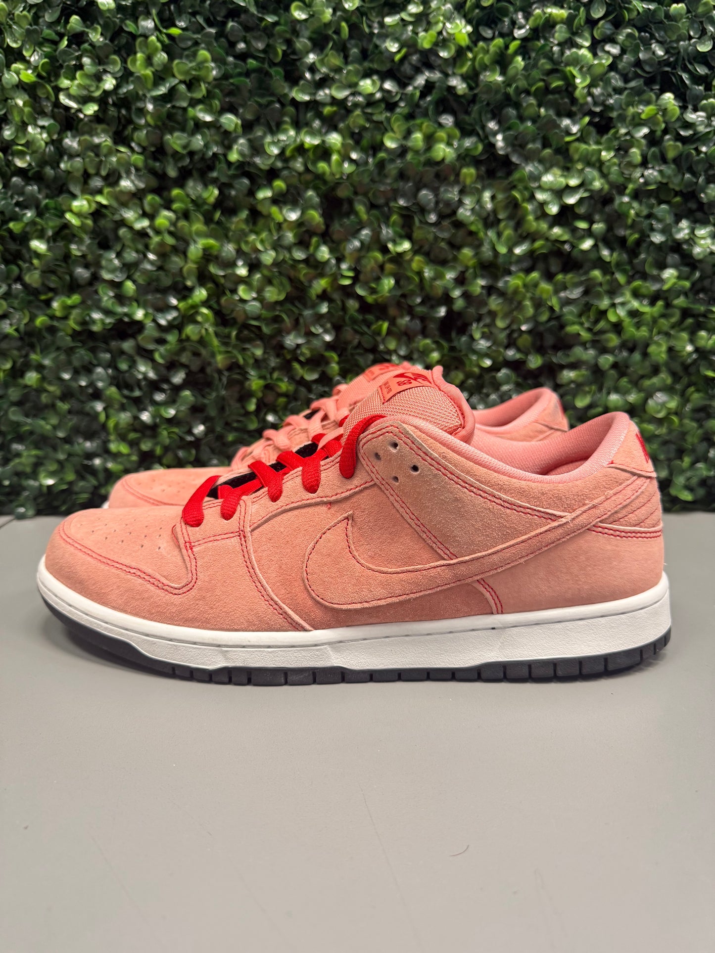 Nike SB Dunk Low "Pink Pig" Size 10 Preowned